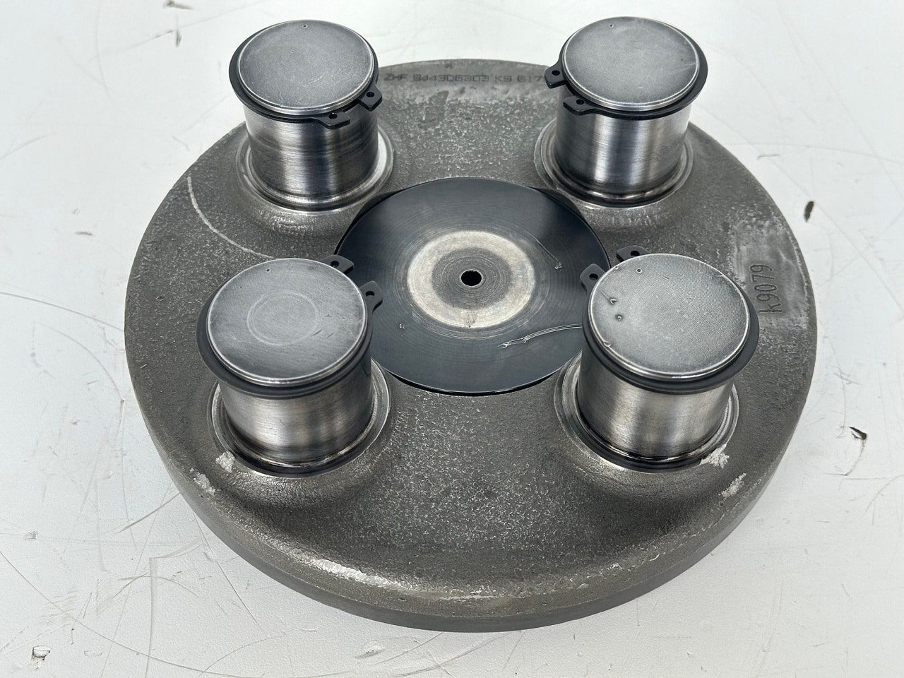 Liebherr Planetenträger ID-Nr.944306303 - ID-Nr.9443063. A924, A934, LH30, LH35, R906, R916, R922, R924, R926, R932, R934, R944. #k9079# - Менувач за Градежна машина: слика 1 Liebherr Planetenträger ID-Nr.944306303 - ID-Nr.9443063. A924, A934, LH30, LH35, R906, R916, R922, R924, R926, R932, R934, R944. #k9079# - Менувач за Градежна машина: слика 1