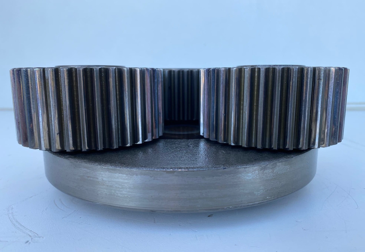 Liebherr Planetenträger ID-Nr.970559601 mit Planetenrad ID-Nr.944305703 - ID-Nr.90213986. A900,A904,A913 COMP,A914 COMP,A914,A916 COMP,A916,A918 COMP,A918,A920,A922 RAIL A924 RAIL,LH18,LH22,LH24,LH2 - Ротационен редуктор за Градежна машина: слика 5 Liebherr Planetenträger ID-Nr.970559601 mit Planetenrad ID-Nr.944305703 - ID-Nr.90213986. A900,A904,A913 COMP,A914 COMP,A914,A916 COMP,A916,A918 COMP,A918,A920,A922 RAIL A924 RAIL,LH18,LH22,LH24,LH2 - Ротационен редуктор за Градежна машина: слика 5