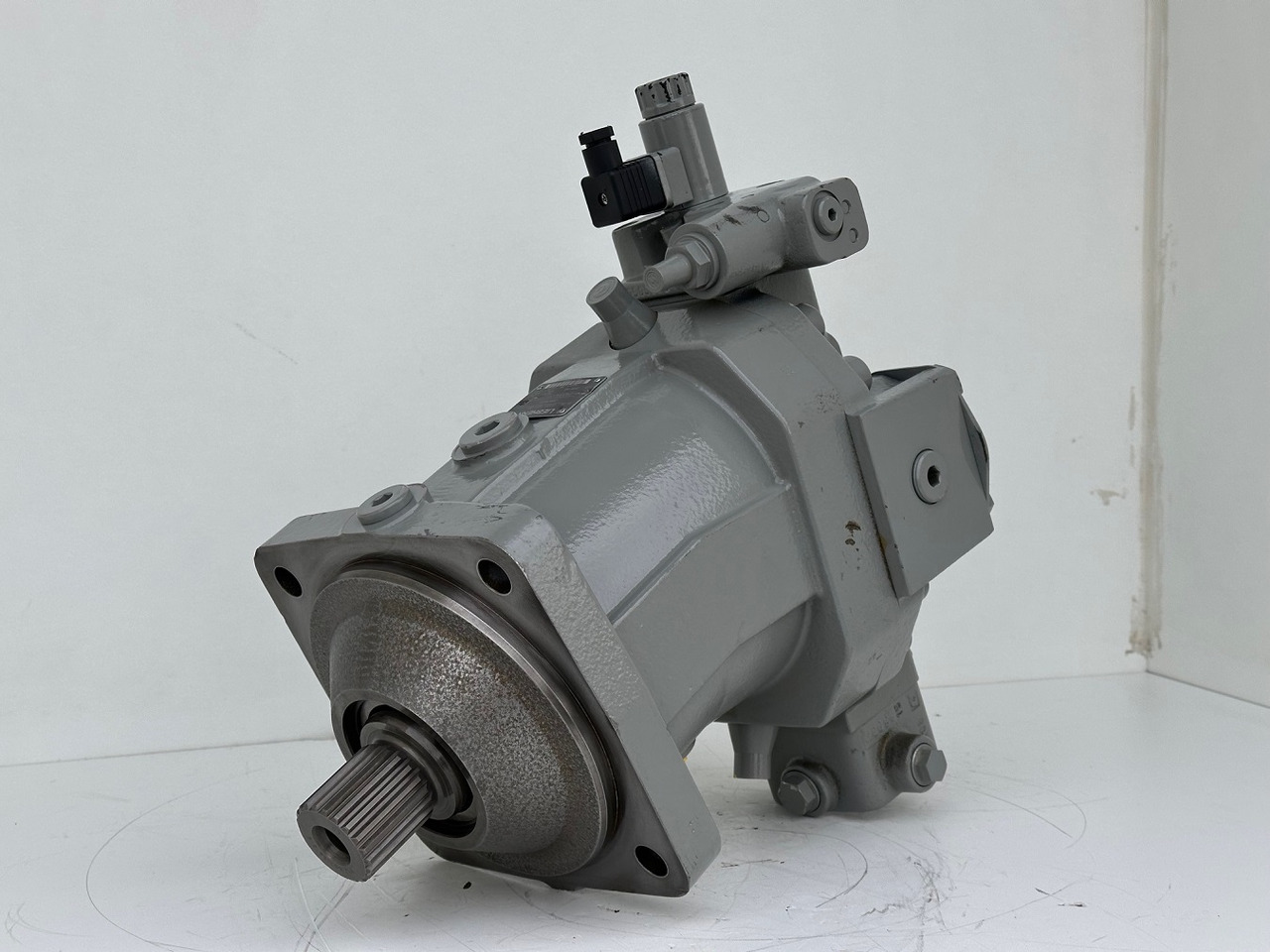 Liebherr Verstellmotor ID-Nr.510240108 - Hydromatik Rexroth Axialkolben-Verstellmotor Typ:A6VM140EP2D/63W-VZB017HB. #24338070# - Хидрауличен мотор за Кран со гасеници: слика 1 Liebherr Verstellmotor ID-Nr.510240108 - Hydromatik Rexroth Axialkolben-Verstellmotor Typ:A6VM140EP2D/63W-VZB017HB. #24338070# - Хидрауличен мотор за Кран со гасеници: слика 1