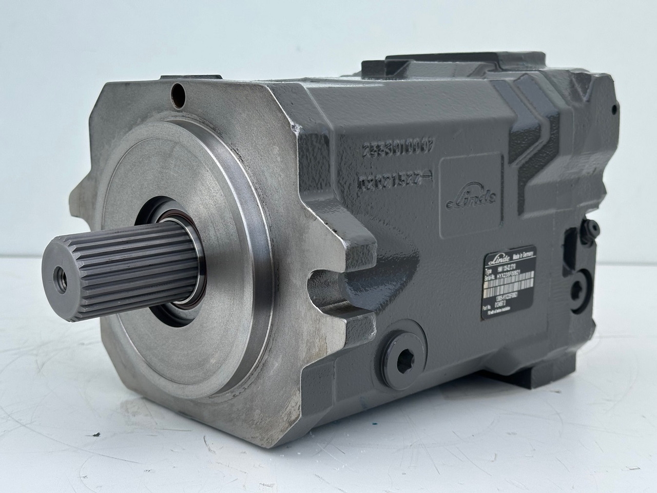 Linde Verstellmotor-Axialkolbenmotor Typ:HMV135-02 2710. #HMV135-02.2710# - Хидрауличен мотор: слика 1 Linde Verstellmotor-Axialkolbenmotor Typ:HMV135-02 2710. #HMV135-02.2710# - Хидрауличен мотор: слика 1