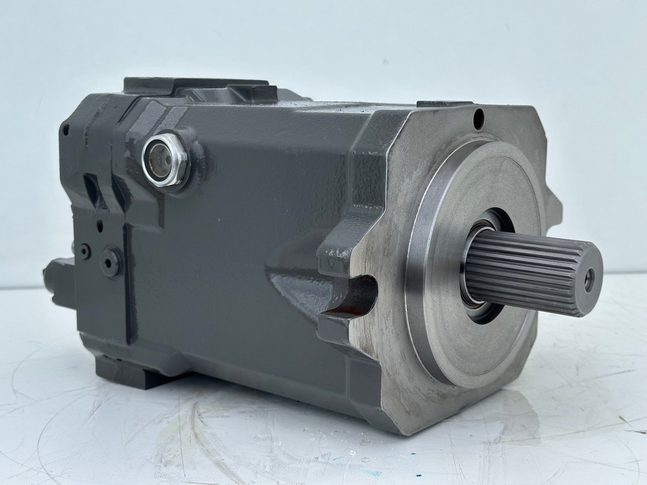 Linde Verstellmotor-Axialkolbenmotor Typ:HMV135-02 2710. #HMV135-02.2710# - Хидрауличен мотор: слика 2 Linde Verstellmotor-Axialkolbenmotor Typ:HMV135-02 2710. #HMV135-02.2710# - Хидрауличен мотор: слика 2