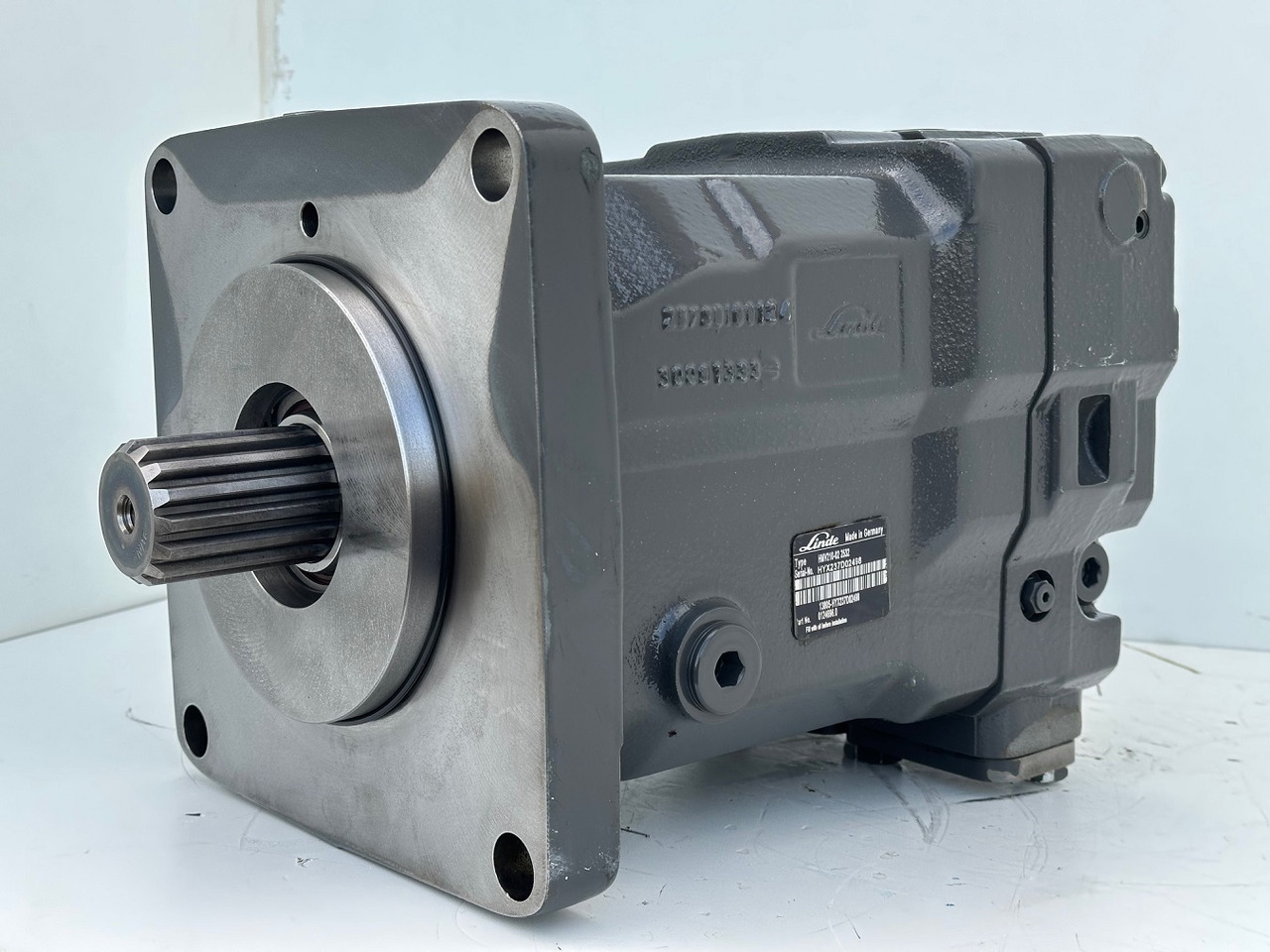 Linde Verstellmotor-Axialkolbenmotor Typ:HMV210-02 2532. #HMV210-02.2532# - Хидрауличен мотор: слика 1 Linde Verstellmotor-Axialkolbenmotor Typ:HMV210-02 2532. #HMV210-02.2532# - Хидрауличен мотор: слика 1