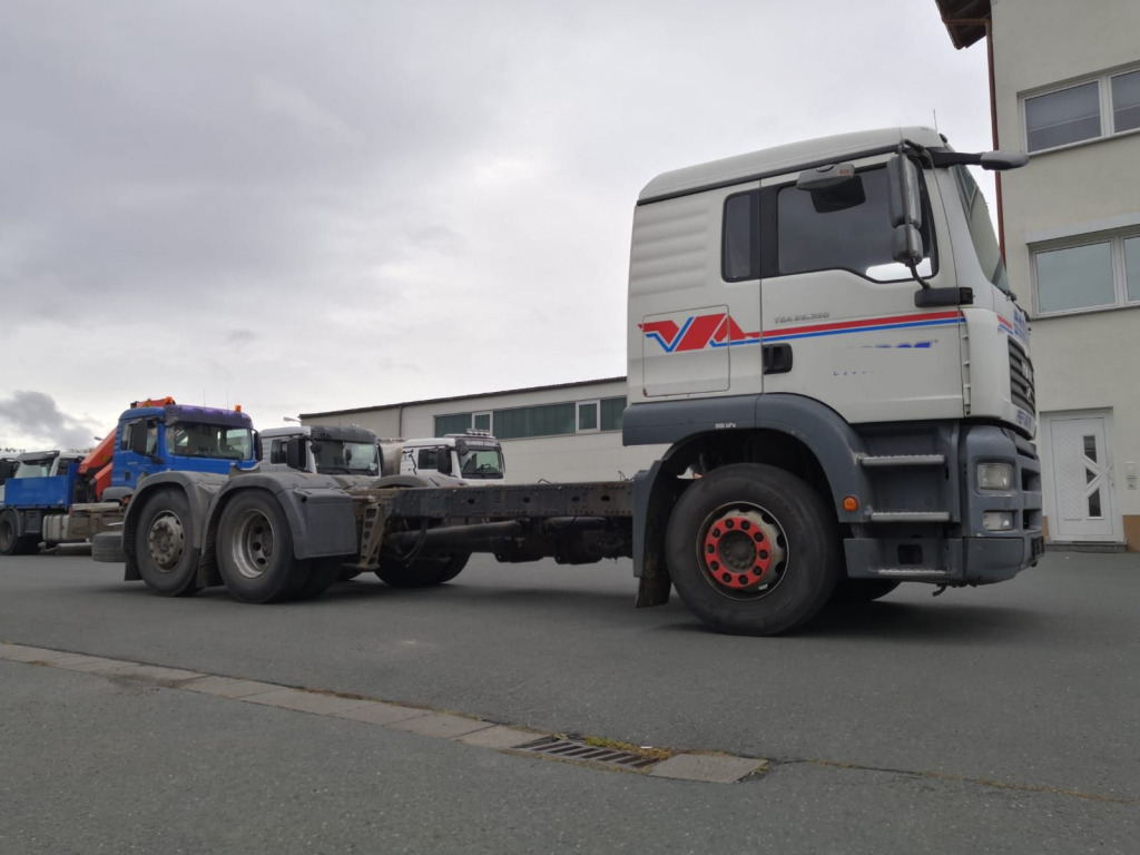 MAN TGA 26.350 6x2 (Nr. 4998) - Камион со кабинска шасија: слика 1 MAN TGA 26.350 6x2 (Nr. 4998) - Камион со кабинска шасија: слика 1