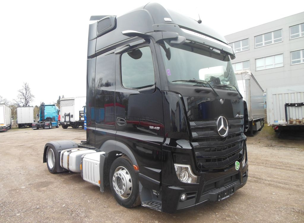 Mercedes-Benz 1848 ACTROS, LOWDECK, GIGA SPACE, STANDKLIMA Mercedes-Benz 1848 ACTROS, LOWDECK, GIGA SPACE, STANDKLIMA - Камион влекач: слика 2 Mercedes-Benz 1848 ACTROS, LOWDECK, GIGA SPACE, STANDKLIMA Mercedes-Benz 1848 ACTROS, LOWDECK, GIGA SPACE, STANDKLIMA - Камион влекач: слика 2