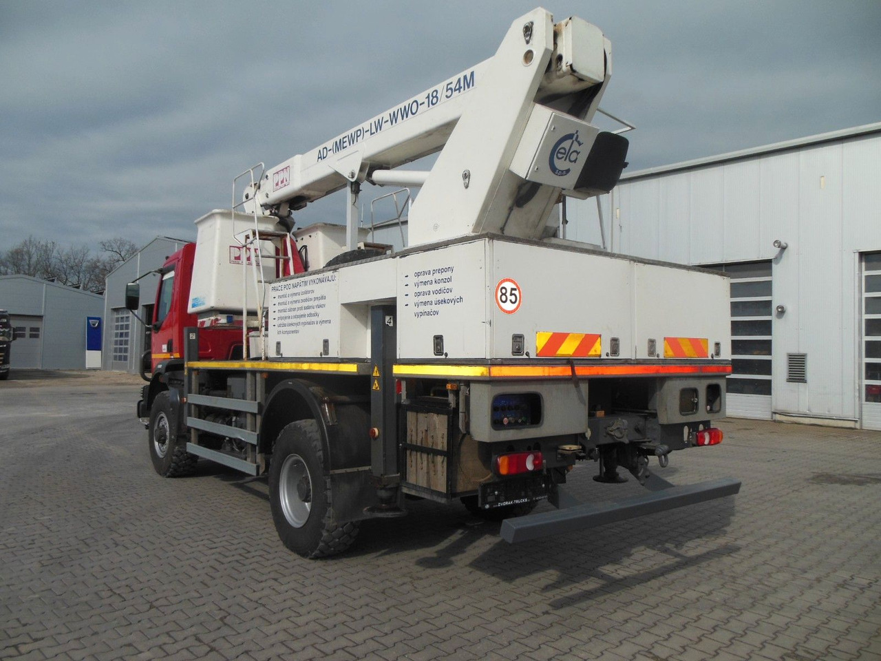 Renault MIDLUM 220.14,4X4,HUBARBEITBÜHNE 16,5M, ISOLIERT - Камион со подигачка кошница: слика 2 Renault MIDLUM 220.14,4X4,HUBARBEITBÜHNE 16,5M, ISOLIERT - Камион со подигачка кошница: слика 2