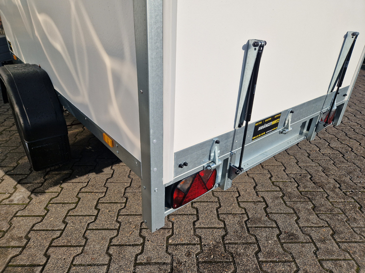 Приколка сандучар Brenderup Cargo Dynamic CD260 B R 260x153x150cm niedrig Heckrampe Wabenwände (S) 1300kg: слика 8 Приколка сандучар Brenderup Cargo Dynamic CD260 B R 260x153x150cm niedrig Heckrampe Wabenwände (S) 1300kg: слика 8