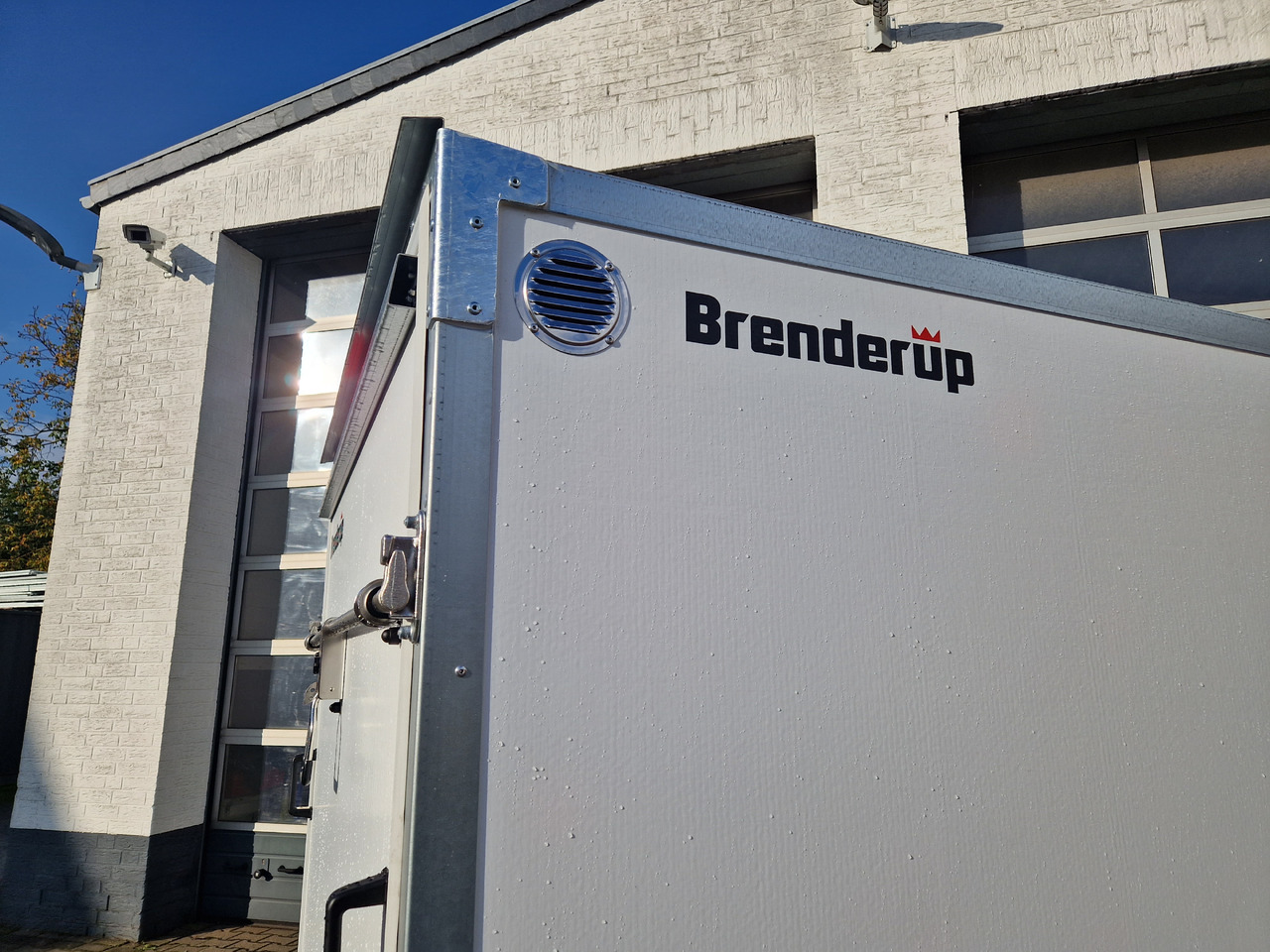 Приколка сандучар Brenderup Cargo Dynamic CD260 B R 260x153x150cm niedrig Heckrampe Wabenwände (S) 1300kg: слика 6 Приколка сандучар Brenderup Cargo Dynamic CD260 B R 260x153x150cm niedrig Heckrampe Wabenwände (S) 1300kg: слика 6