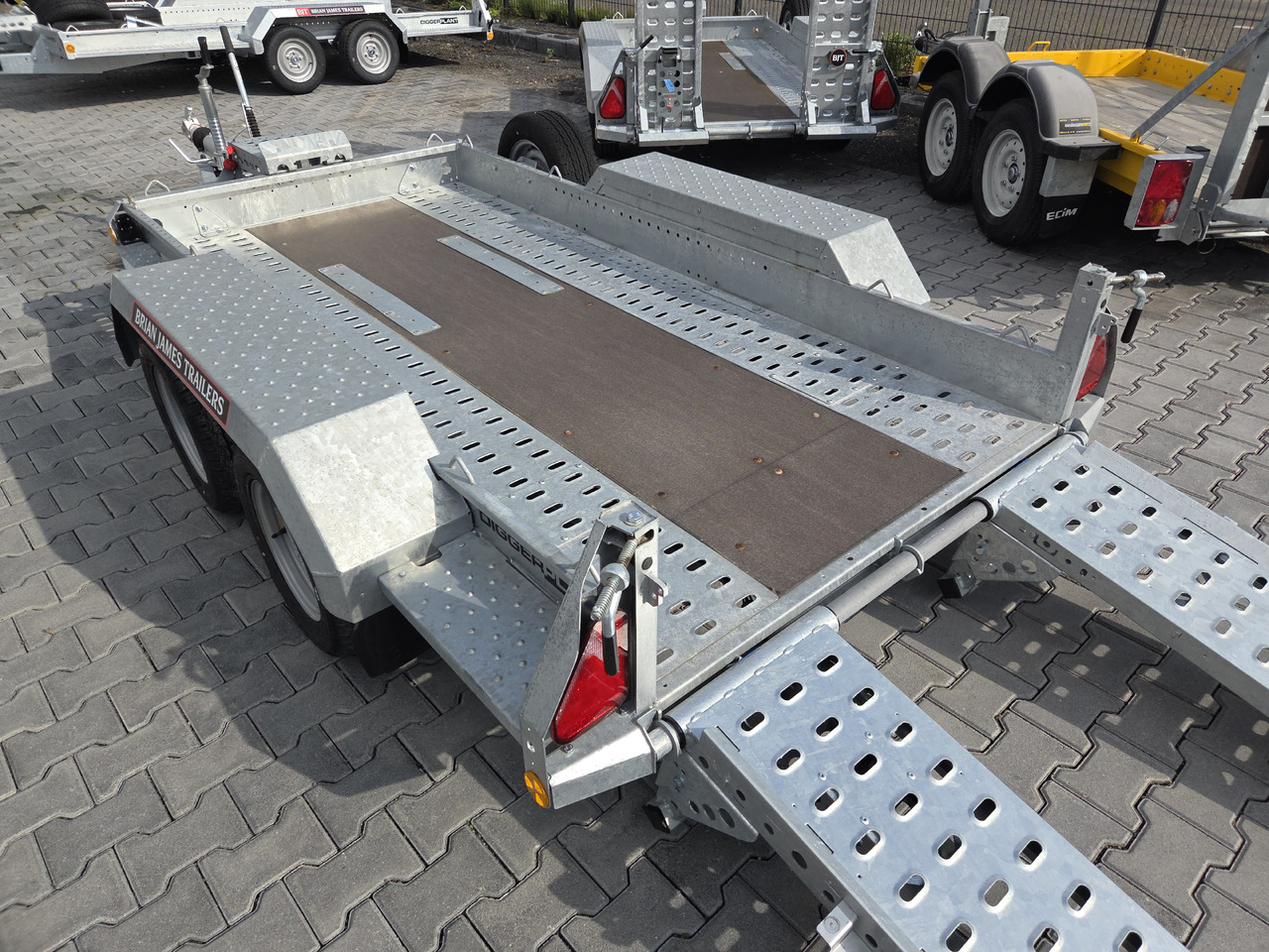 Brian James Digger Plant 543-2813-35 280x130cm Auffahrrampen klappbar Reserverad 3500kg - Приколка за градежни машини: слика 4 Brian James Digger Plant 543-2813-35 280x130cm Auffahrrampen klappbar Reserverad 3500kg - Приколка за градежни машини: слика 4