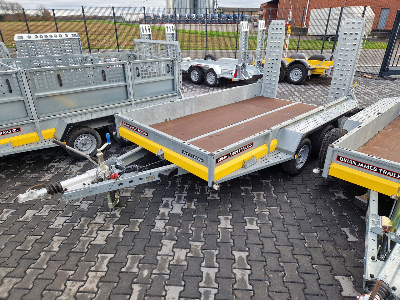 Brian James General Plant 360x185x25cm Auffahrrampen Reserverad (L) 3500kg - Приколка за градежни машини: слика 1 Brian James General Plant 360x185x25cm Auffahrrampen Reserverad (L) 3500kg - Приколка за градежни машини: слика 1