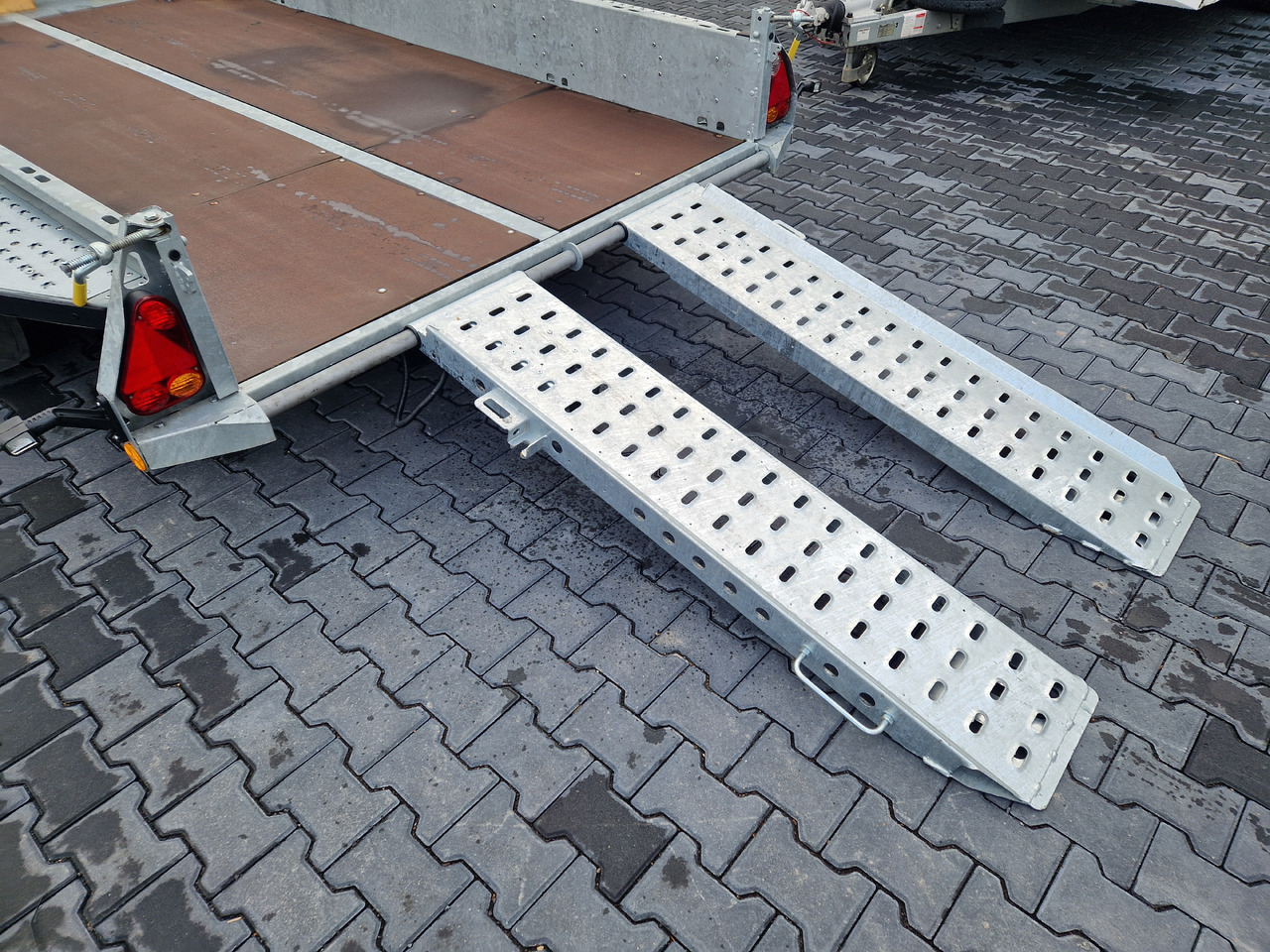 Brian James General Plant 360x185x25cm Auffahrrampen Reserverad (L) 3500kg - Приколка за градежни машини: слика 4 Brian James General Plant 360x185x25cm Auffahrrampen Reserverad (L) 3500kg - Приколка за градежни машини: слика 4