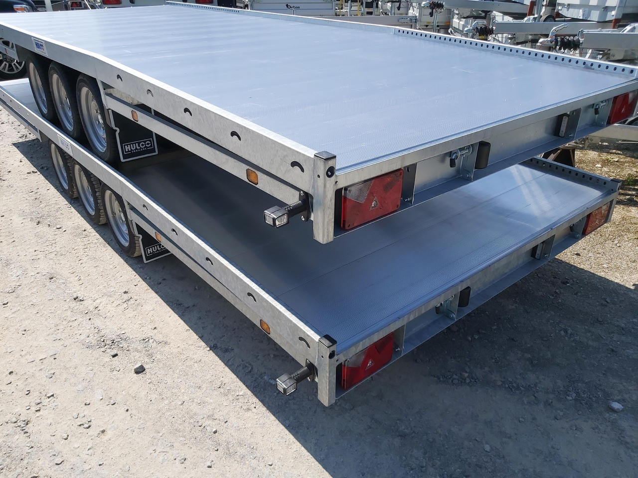 CARAX-3 3500 Multitransporter 540x207cm Aluboden Auffahrrampen Tridem 3500kg - Приколка платформа: слика 3 CARAX-3 3500 Multitransporter 540x207cm Aluboden Auffahrrampen Tridem 3500kg - Приколка платформа: слика 3