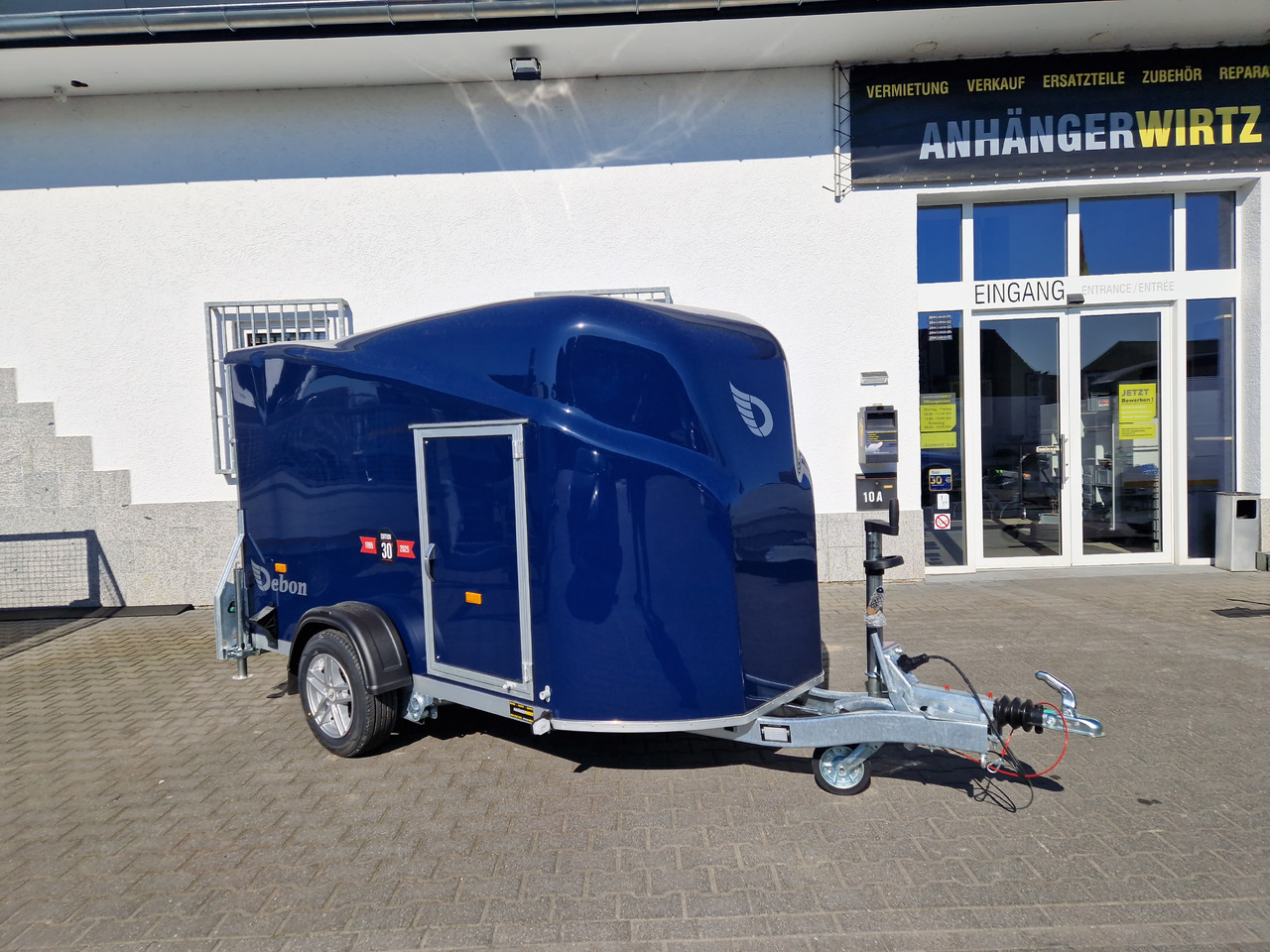 Debon Cargo 1300 300x152x168cm royal blau Seitentür Alufelgen Pullman 1300kg 100km/H Modell 2025 - Автомобил приколка: слика 1 Debon Cargo 1300 300x152x168cm royal blau Seitentür Alufelgen Pullman 1300kg 100km/H Modell 2025 - Автомобил приколка: слика 1