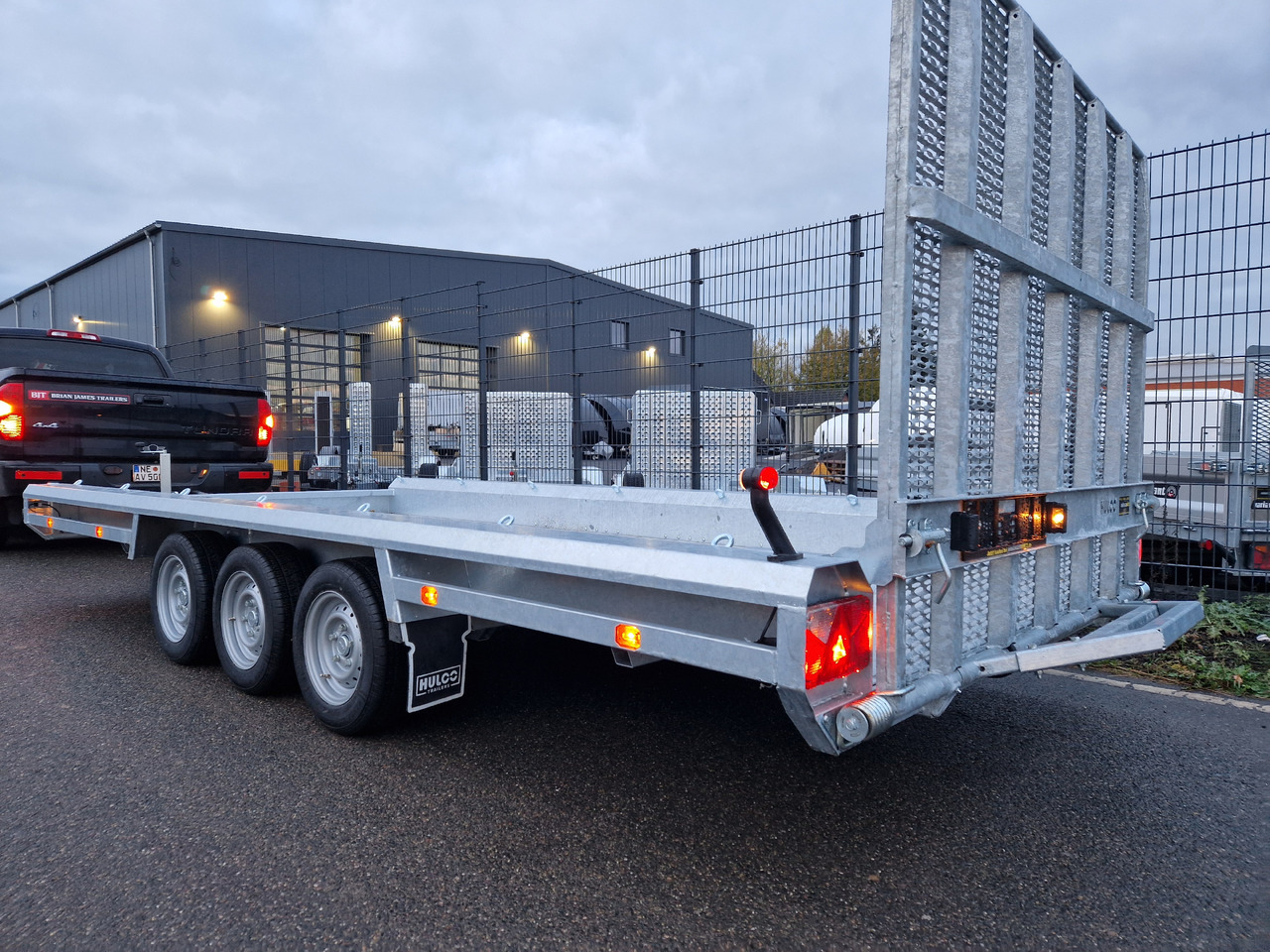 Приколка за градежни машини HULCO TERRAX Aluboden 469x195x27cm Heckrampe 150cm Tridem 3500kg (XXL): слика 10