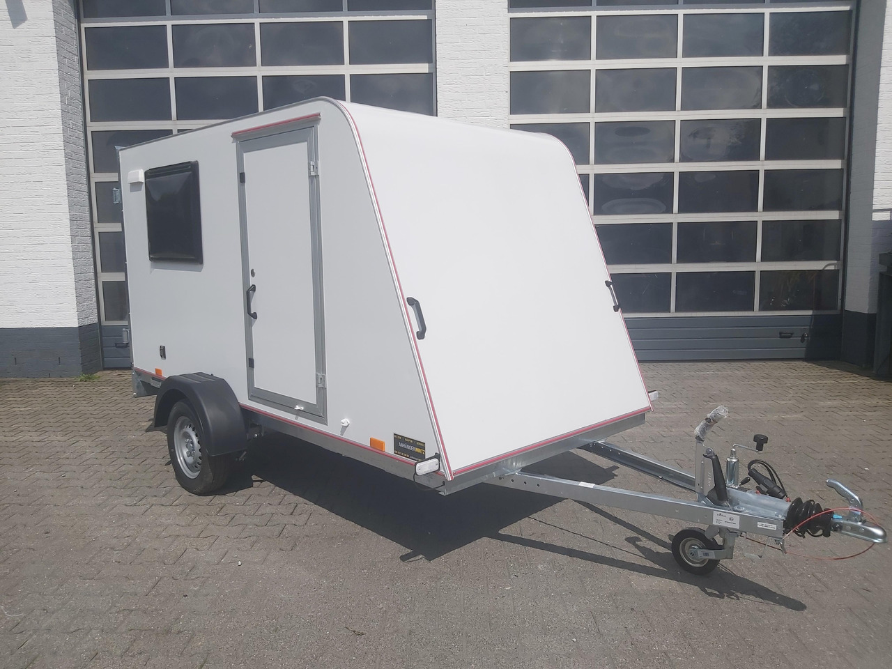 Kargo Camp TFS S Midi 320x150x150cm aero Seitentür Fenster Strom 230V (S) 750kg gebremst Modell 22 - Камп приколка: слика 1 Kargo Camp TFS S Midi 320x150x150cm aero Seitentür Fenster Strom 230V (S) 750kg gebremst Modell 22 - Камп приколка: слика 1