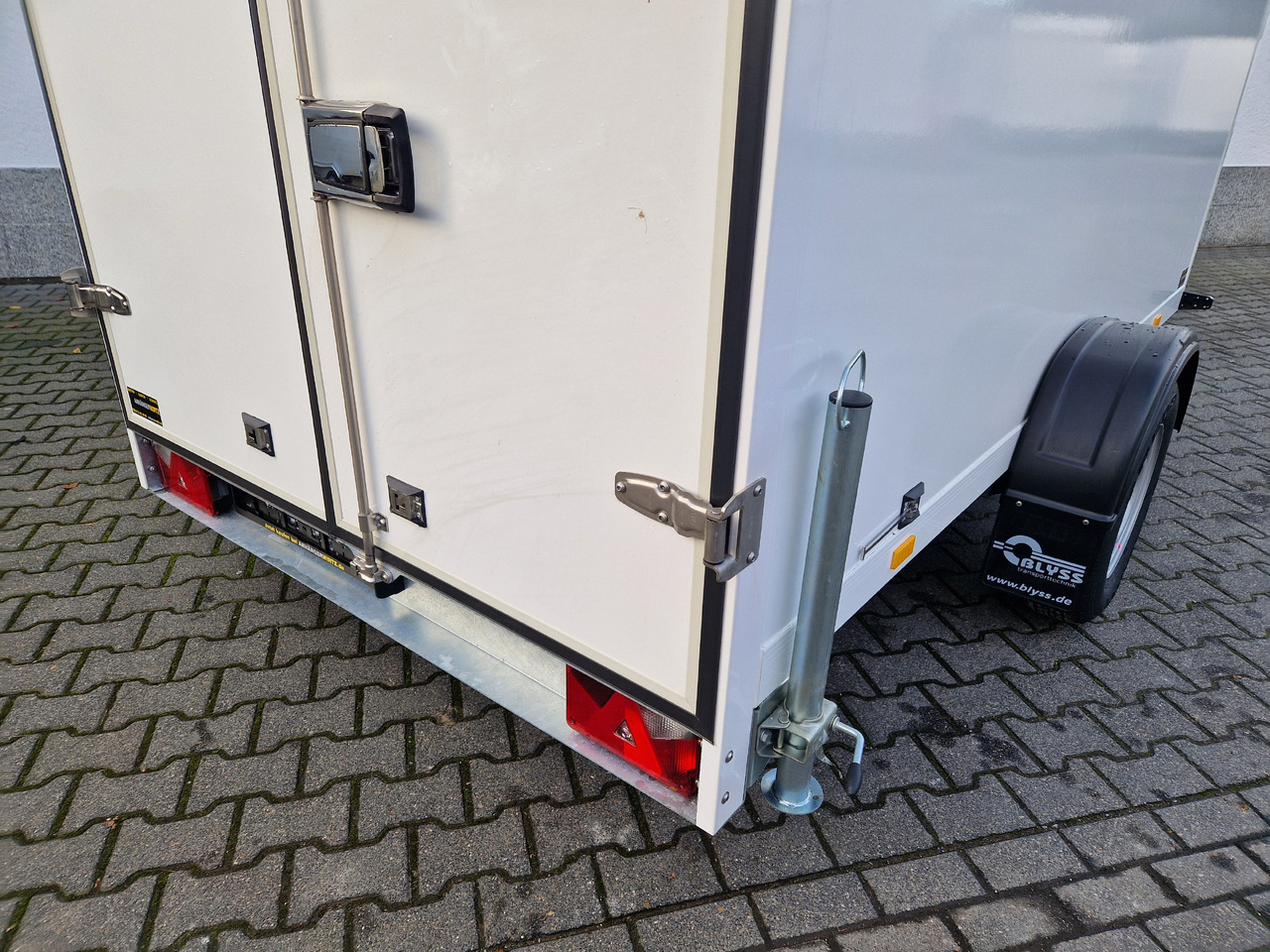 Приколка сандучар Kargo FS1330/180HL 305x159x180cm GFK Zurrsystem Tieflader LED (M) 1300kg 100 km/H: слика 6