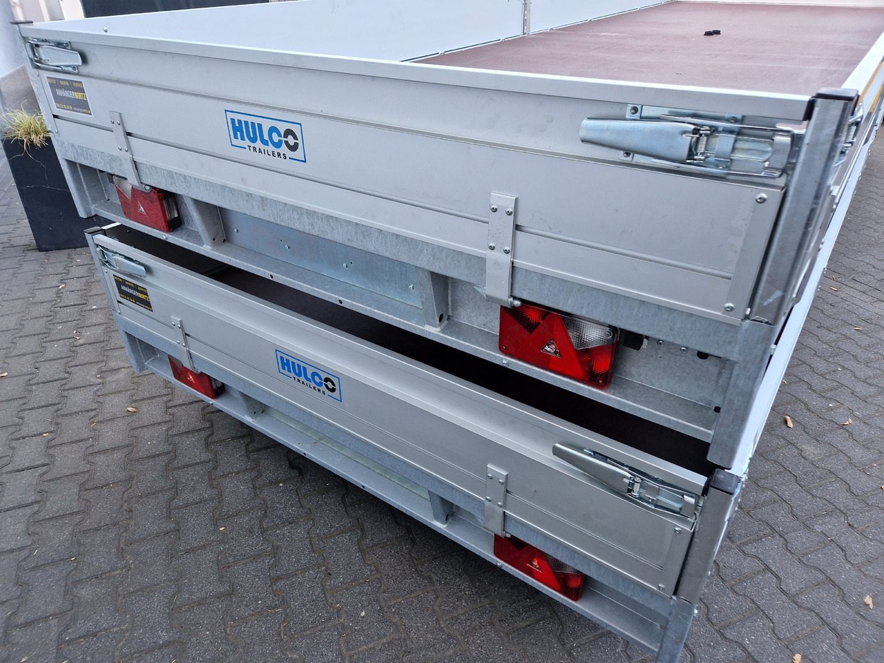 MEDAX - 2 3500 502x223x30cm Tandem 12" niedrig Fahrrgestell (XXL) 3500kg - Приколка платформа: слика 4 MEDAX - 2 3500 502x223x30cm Tandem 12" niedrig Fahrrgestell (XXL) 3500kg - Приколка платформа: слика 4