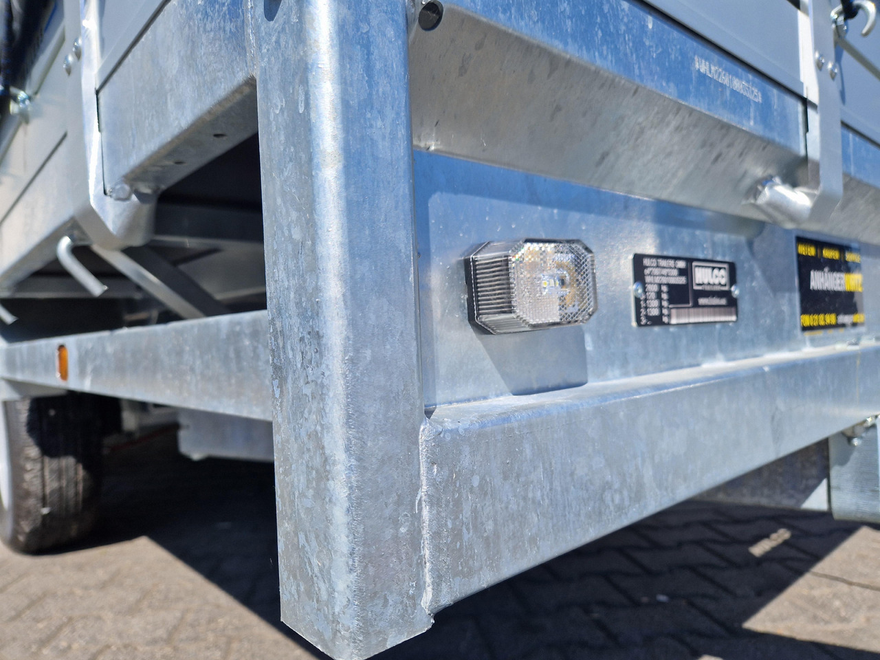 MEDAX - 3 3500 502x223x30cm Tridem 12" niedrig Fahrwerk (XXL) 3500kg - Приколка платформа: слика 5 MEDAX - 3 3500 502x223x30cm Tridem 12" niedrig Fahrwerk (XXL) 3500kg - Приколка платформа: слика 5