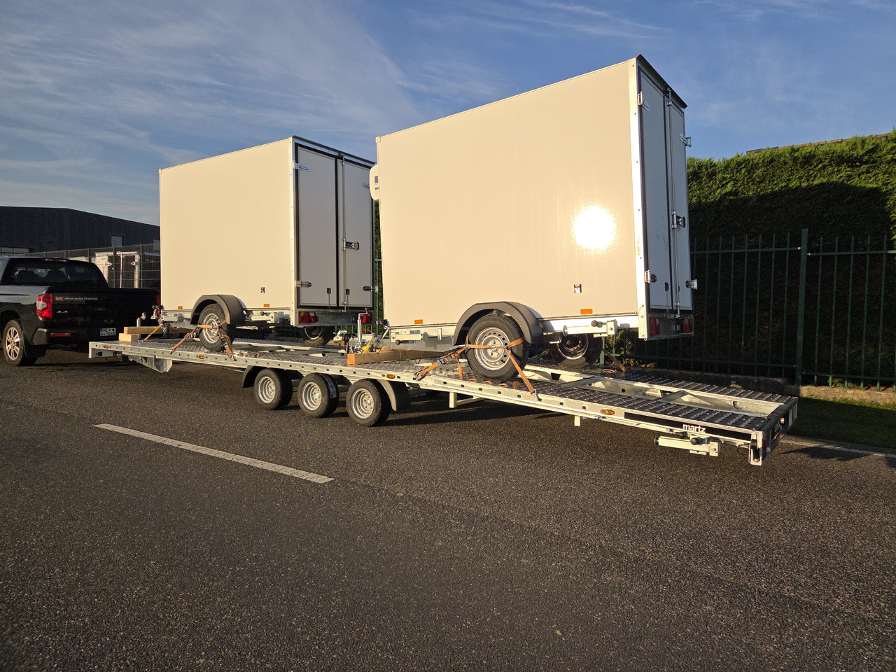 Martz Cartrailer GT PLUS 850/3 S 3,5T 850x215cm Lohr Blech Fahrschienen Rampen Tridem 3500kg 100km/H - Автотранспортна приколка: слика 2 Martz Cartrailer GT PLUS 850/3 S 3,5T 850x215cm Lohr Blech Fahrschienen Rampen Tridem 3500kg 100km/H - Автотранспортна приколка: слика 2