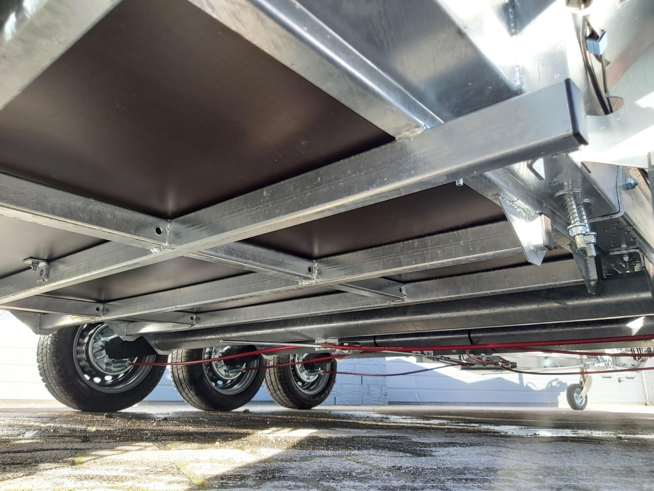 Martz Maschinentransporter BUILDER XL Bau-3 3500/3 400x180x30cm Auffahrklappe Tridem (XL) 3500kg - Приколка за градежни машини: слика 2 Martz Maschinentransporter BUILDER XL Bau-3 3500/3 400x180x30cm Auffahrklappe Tridem (XL) 3500kg - Приколка за градежни машини: слика 2