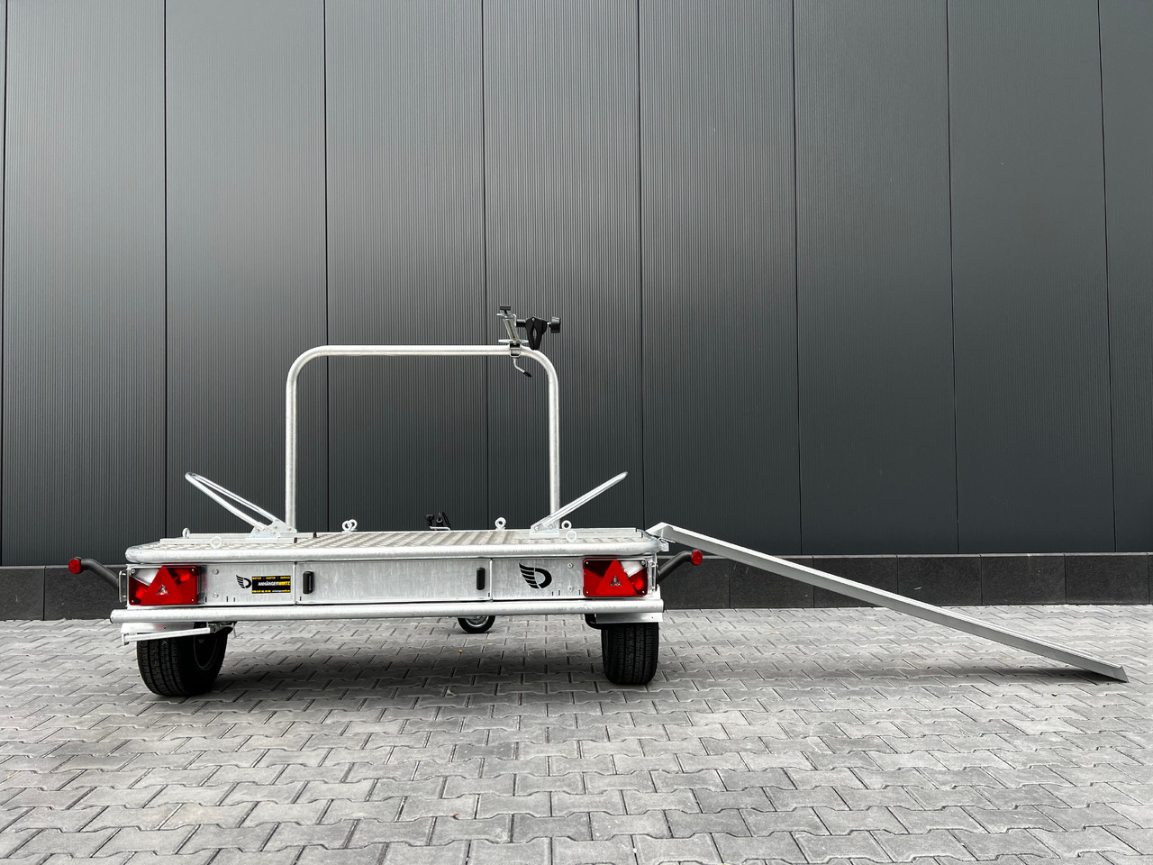 Motorradanhänger Roadster Motocamp 1 quer 200x80cm 750kg 100km/H - Приколка за мотоцикл: слика 4 Motorradanhänger Roadster Motocamp 1 quer 200x80cm 750kg 100km/H - Приколка за мотоцикл: слика 4