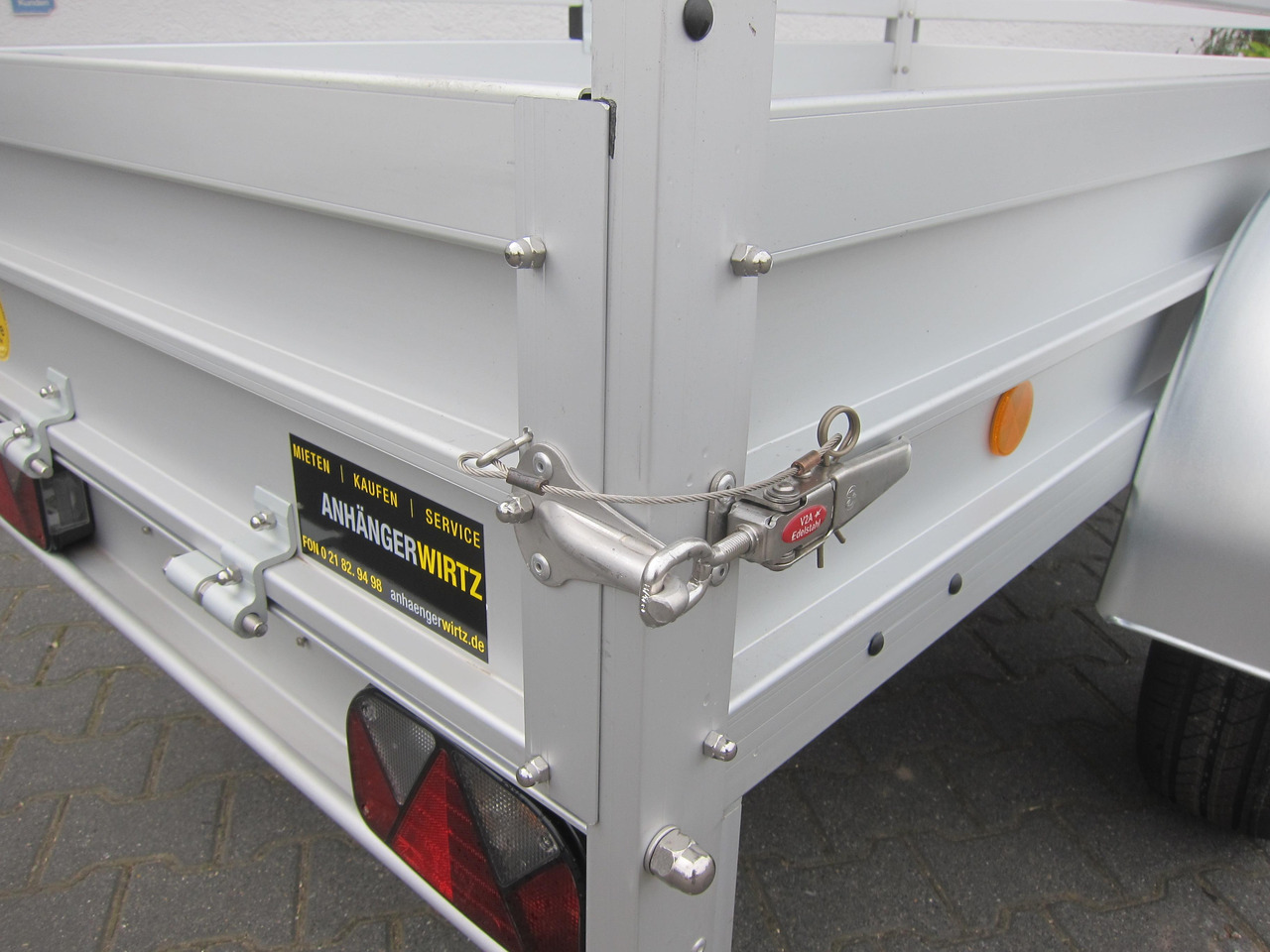 PKW Anhänger Koch Aluline+ U2 205x105x40cm ALUBODEN (XS) 750kg 100 km/H - Автомобил приколка: слика 4 PKW Anhänger Koch Aluline+ U2 205x105x40cm ALUBODEN (XS) 750kg 100 km/H - Автомобил приколка: слика 4