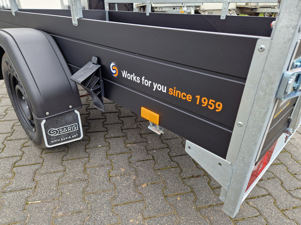 Saris Anhänger DV135 McAlu Pro MP 255x133x44cm black klappbare Vorderwand 1350kg - Автомобил приколка: слика 3 Saris Anhänger DV135 McAlu Pro MP 255x133x44cm black klappbare Vorderwand 1350kg - Автомобил приколка: слика 3