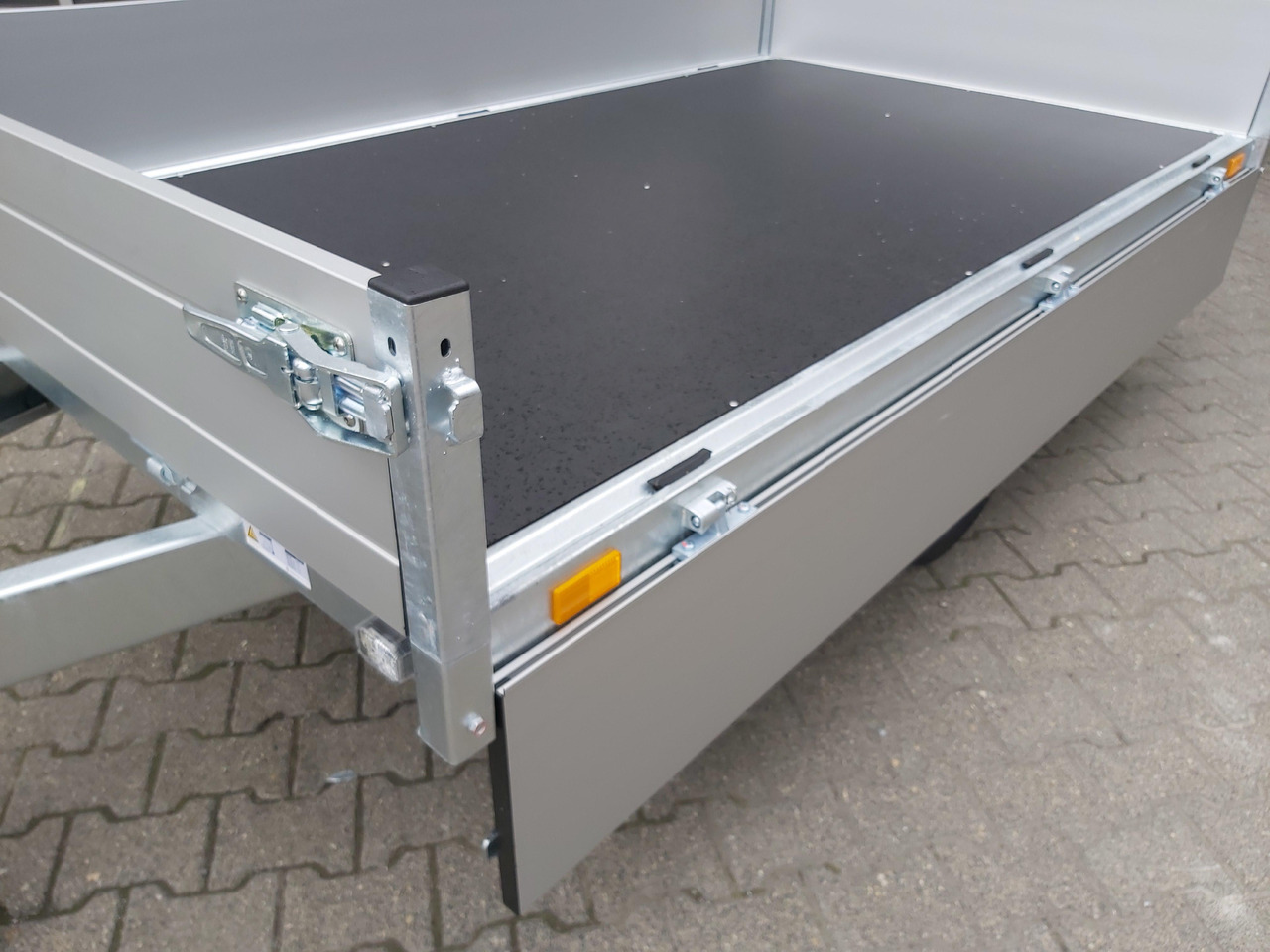 Saris PL 256 150 1500 1 256x150x30cm 13" 1500kg Modell 2024 - Автомобил приколка: слика 4 Saris PL 256 150 1500 1 256x150x30cm 13" 1500kg Modell 2024 - Автомобил приколка: слика 4