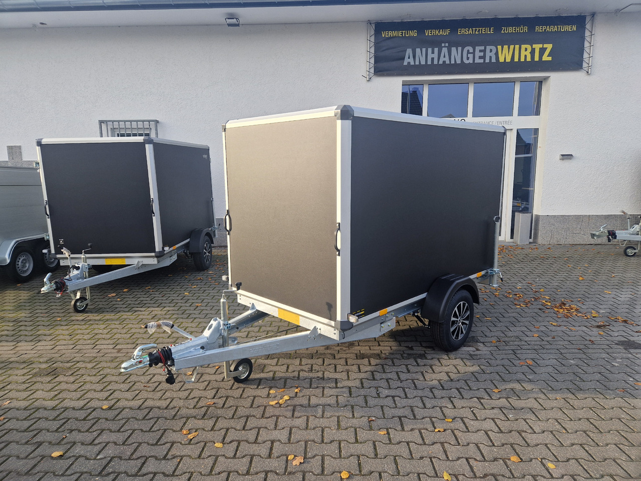 Variant C1315 C2 Edition black 258x148x157cm Alufelgen darkline 1350kg 100km/H 2024 black deal - Приколка сандучар: слика 1 Variant C1315 C2 Edition black 258x148x157cm Alufelgen darkline 1350kg 100km/H 2024 black deal - Приколка сандучар: слика 1