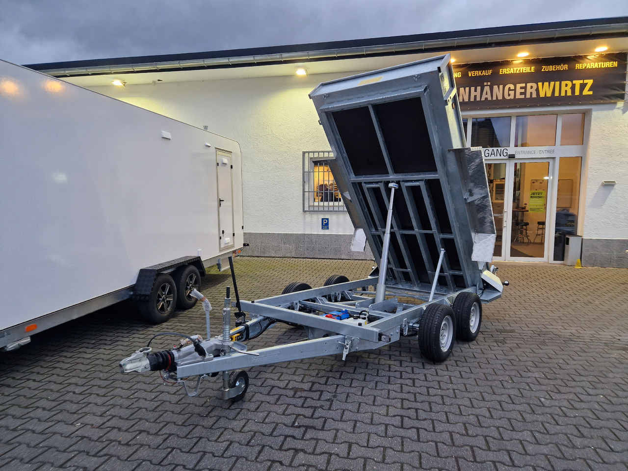 Variant Heckkipper Tieflader 3515 MT20 300x150x30cm Auffahrrampen Stützen Parabelfeder 3500kg 100km - Кипер приколка: слика 4 Variant Heckkipper Tieflader 3515 MT20 300x150x30cm Auffahrrampen Stützen Parabelfeder 3500kg 100km - Кипер приколка: слика 4