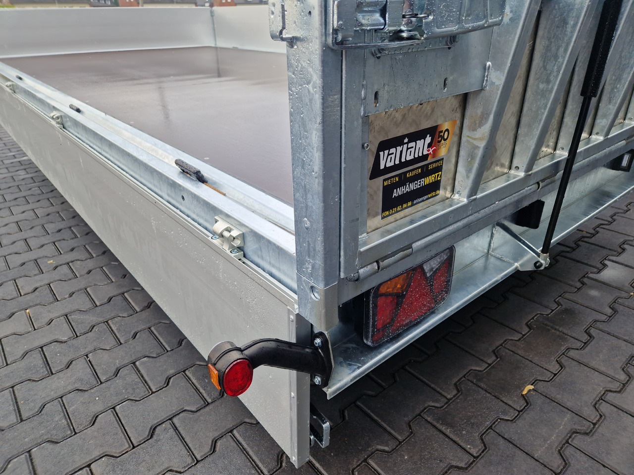 Variant Maschinentransporter 3552 UX Maxi Load 520x210x30cm Tandem Parabelfederung LED 3500kg - Приколка за градежни машини: слика 3 Variant Maschinentransporter 3552 UX Maxi Load 520x210x30cm Tandem Parabelfederung LED 3500kg - Приколка за градежни машини: слика 3