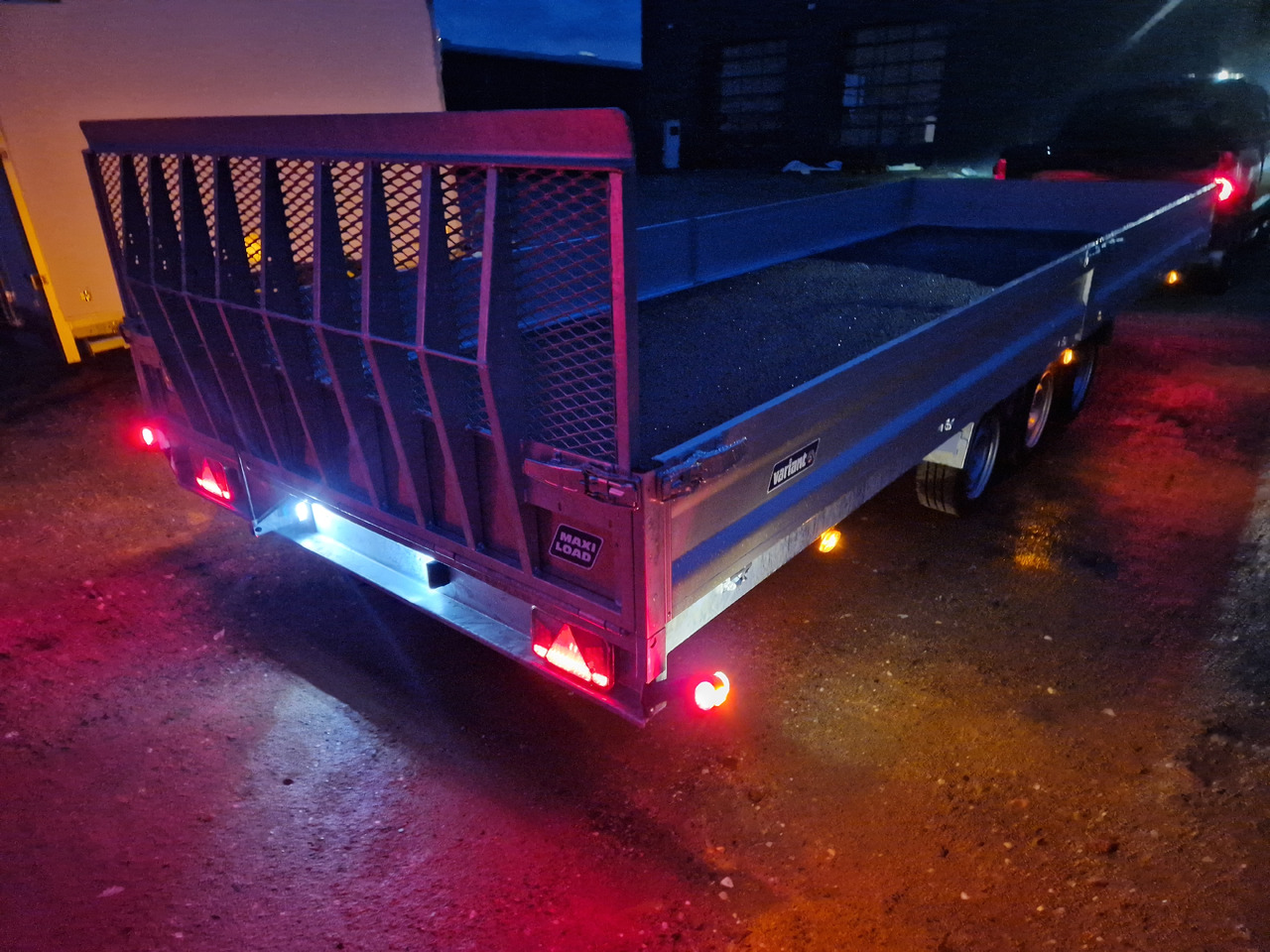 Variant Maschinentransporter 3563 UX Maxi Load 620x210x30cm LED Tridem Parabelfeder 3500kg Modell 24 - Приколка за градежни машини: слика 3 Variant Maschinentransporter 3563 UX Maxi Load 620x210x30cm LED Tridem Parabelfeder 3500kg Modell 24 - Приколка за градежни машини: слика 3