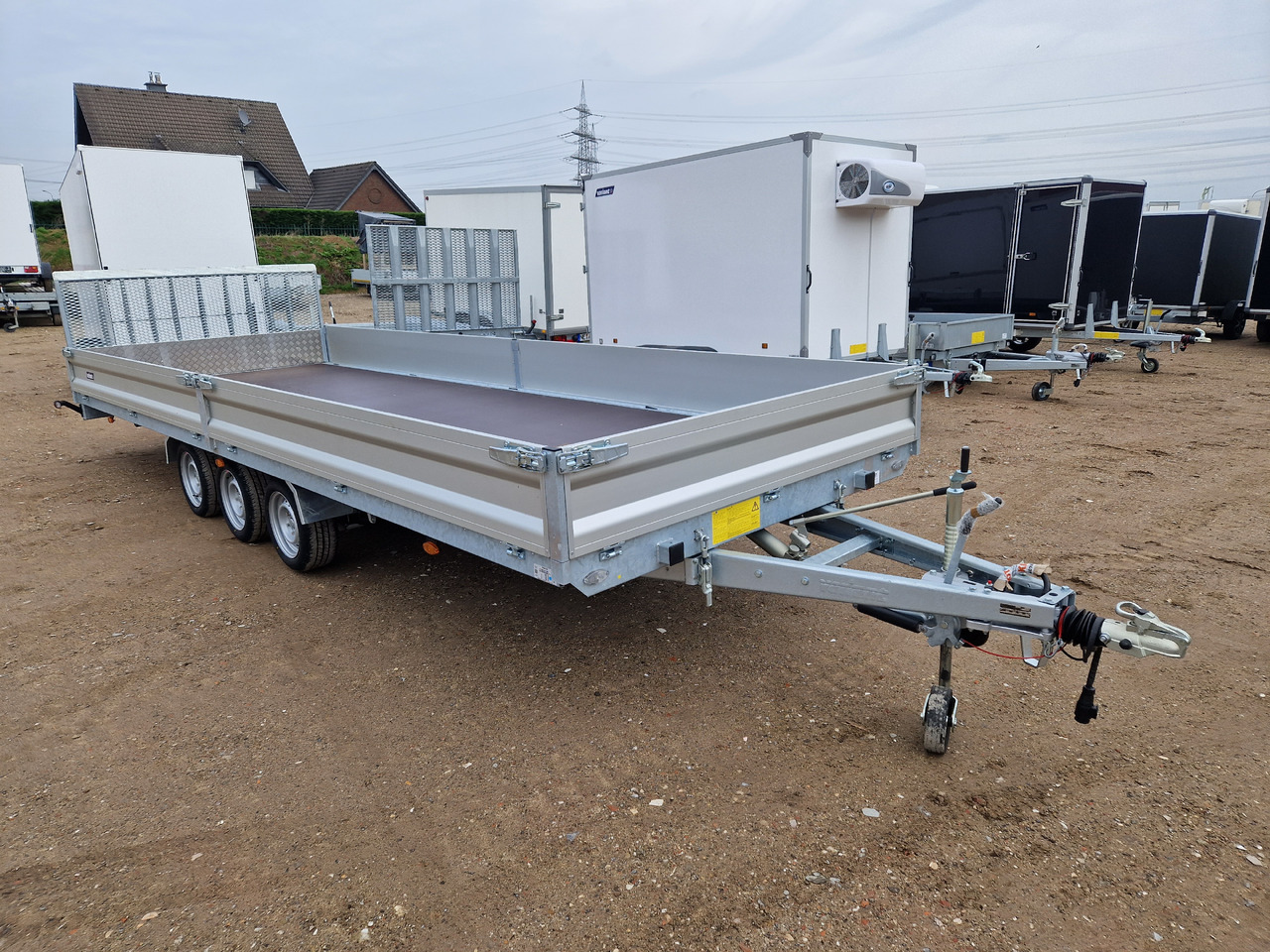 Variant Maschinentransporter 3563 UX Maxi Load 620x210x30cm LED Tridem Parabelfeder 3500kg Modell 24 - Приколка за градежни машини: слика 5 Variant Maschinentransporter 3563 UX Maxi Load 620x210x30cm LED Tridem Parabelfeder 3500kg Modell 24 - Приколка за градежни машини: слика 5