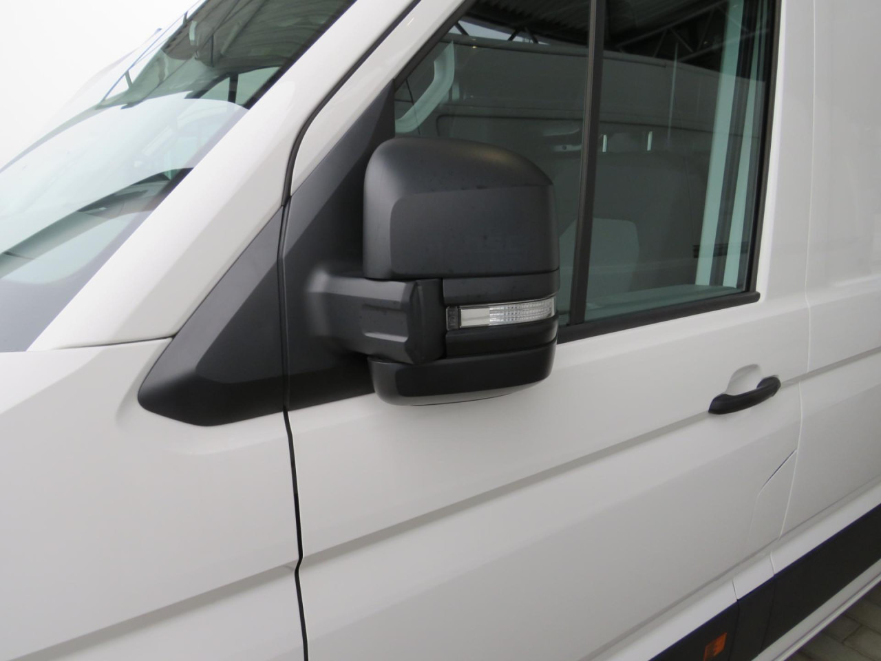 VOLKSWAGEN Crafter 35 L3H3 Kasten 4MOTION Navi ZV - Товарно комбе: слика 2 VOLKSWAGEN Crafter 35 L3H3 Kasten 4MOTION Navi ZV - Товарно комбе: слика 2