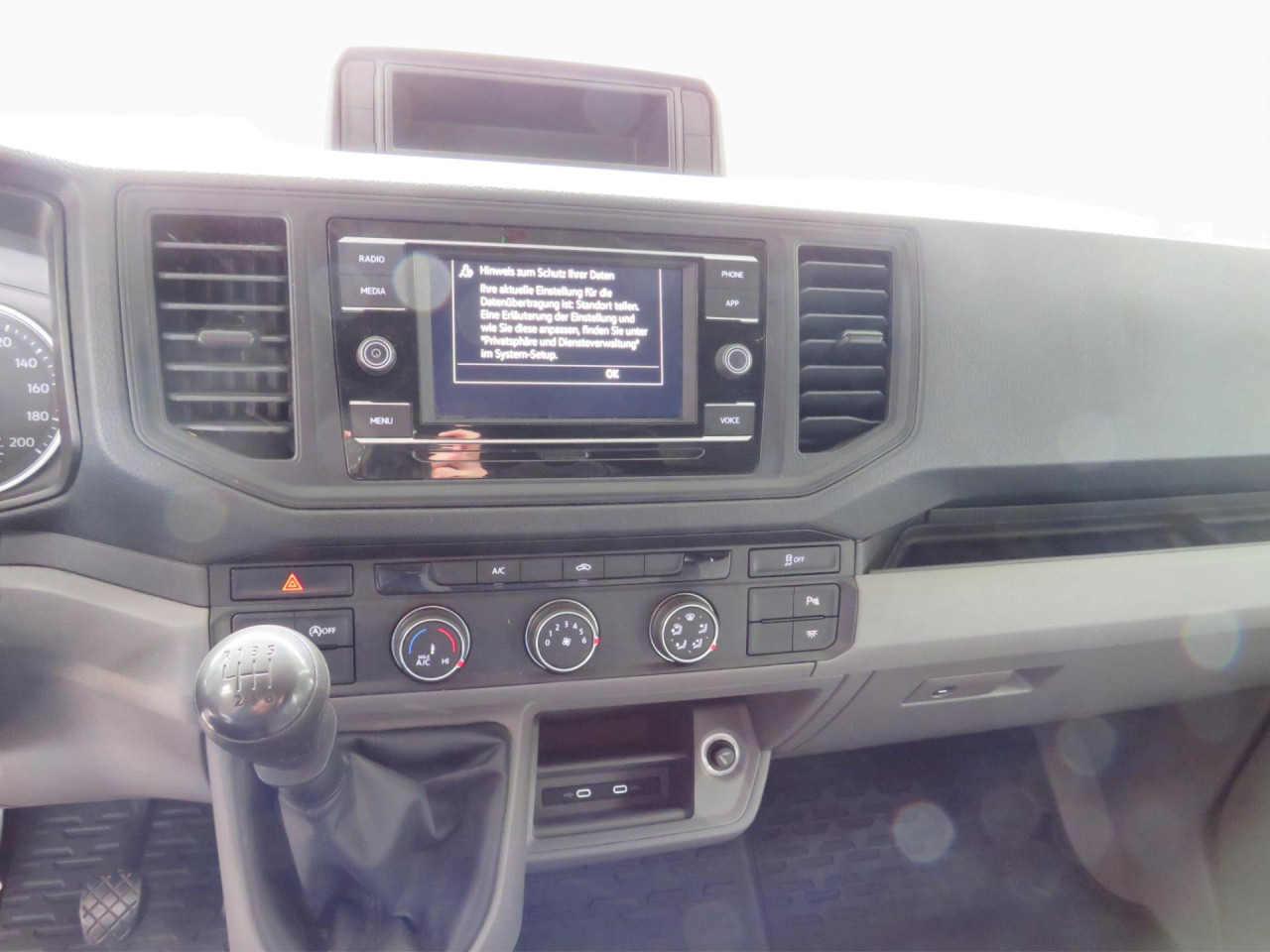 VOLKSWAGEN Crafter 35 L3H3 Kasten Euro6 Klima ZV - Товарно комбе: слика 3 VOLKSWAGEN Crafter 35 L3H3 Kasten Euro6 Klima ZV - Товарно комбе: слика 3