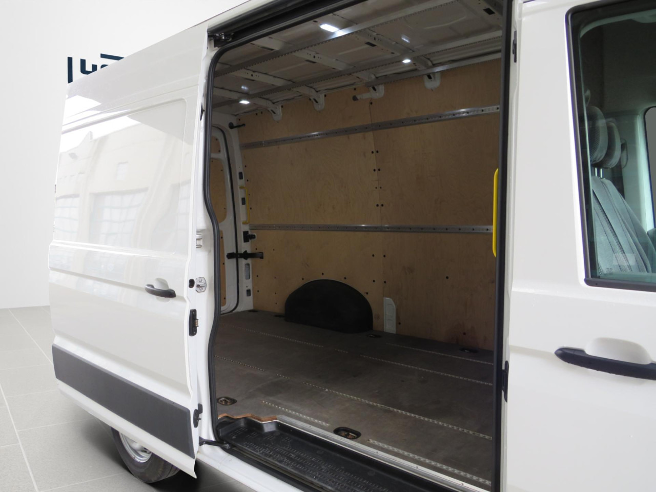 VOLKSWAGEN Crafter 35 L3H3 Kasten Euro6 Klima ZV - Товарно комбе: слика 5 VOLKSWAGEN Crafter 35 L3H3 Kasten Euro6 Klima ZV - Товарно комбе: слика 5