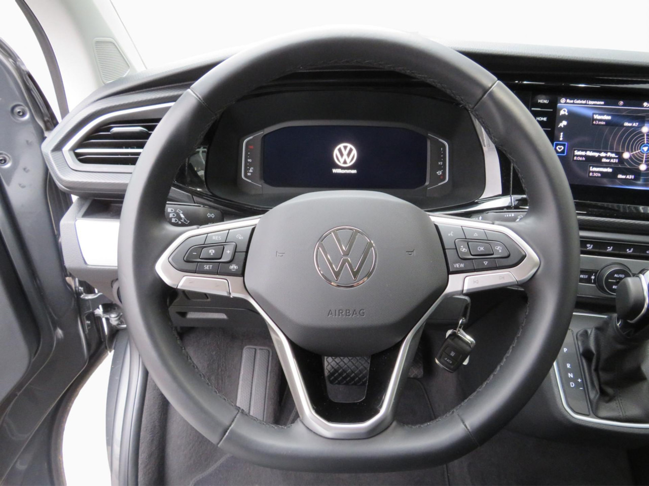 VOLKSWAGEN T6.1 Multivan Comfortline Edition Court Bluetooth - Автомобил: слика 3 VOLKSWAGEN T6.1 Multivan Comfortline Edition Court Bluetooth - Автомобил: слика 3