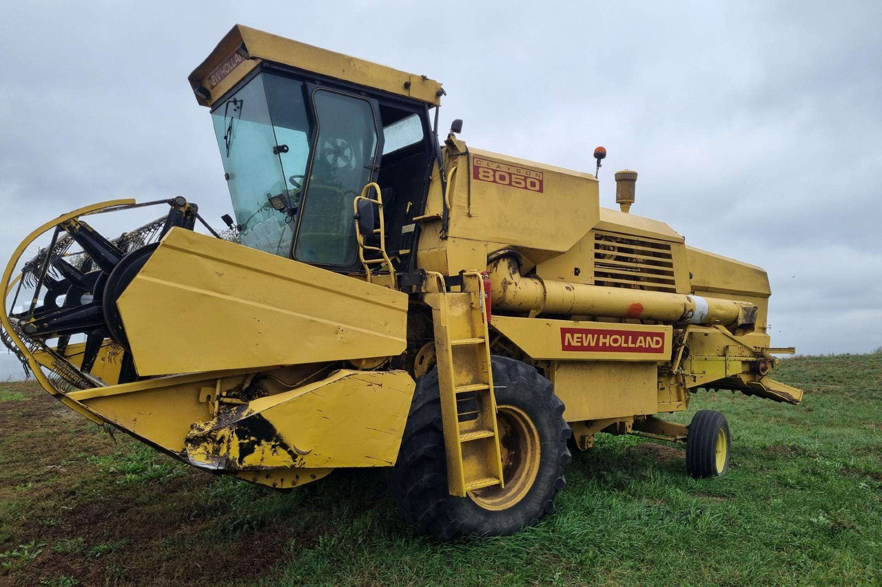 New Holland 8050 - Комбајн: слика 1 New Holland 8050 - Комбајн: слика 1