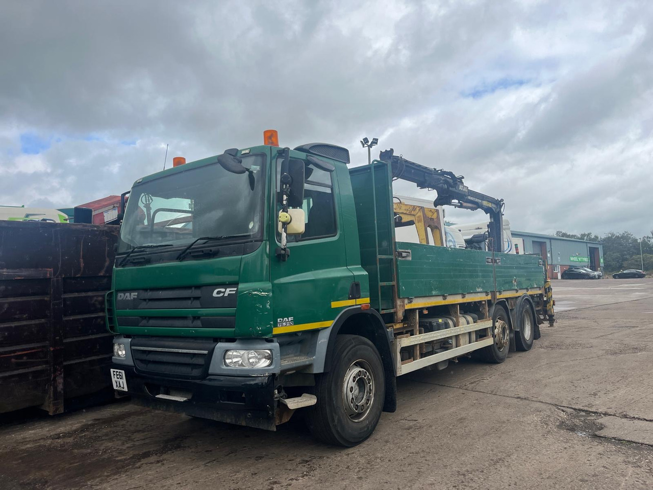 DAF CF 75 310 - Камион со платформа, Камион со кран: слика 2 DAF CF 75 310 - Камион со платформа, Камион со кран: слика 2