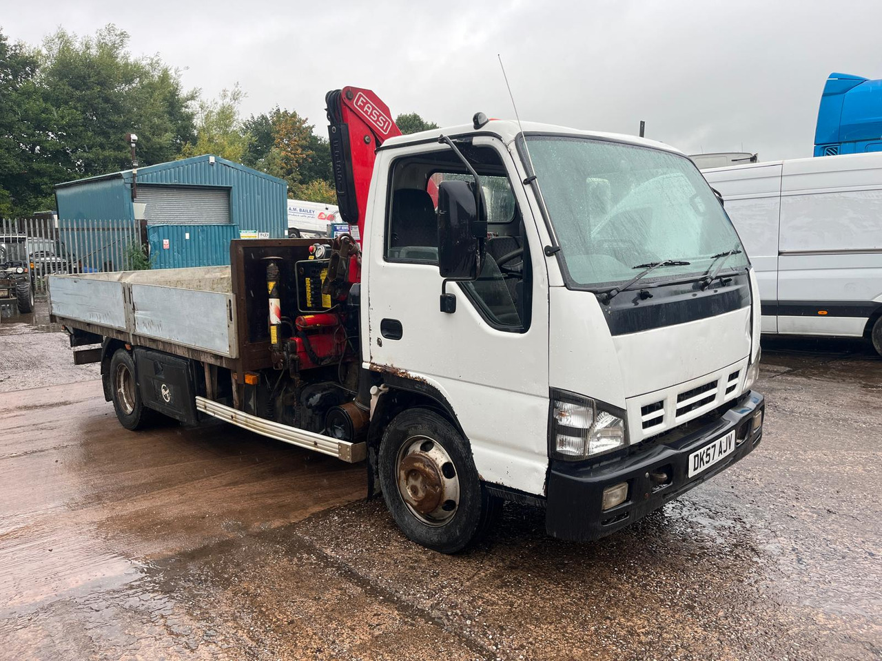 Isuzu NQR 70 - Камион со платформа, Камион со кран: слика 2 Isuzu NQR 70 - Камион со платформа, Камион со кран: слика 2