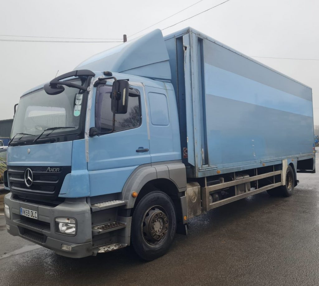 Mercedes 1824 - Комбе фургон: слика 3 Mercedes 1824 - Комбе фургон: слика 3