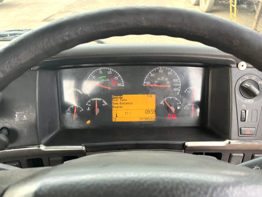 Камион со кабинска шасија VOLVO FM9 260 6X2: слика 13 Камион со кабинска шасија VOLVO FM9 260 6X2: слика 13