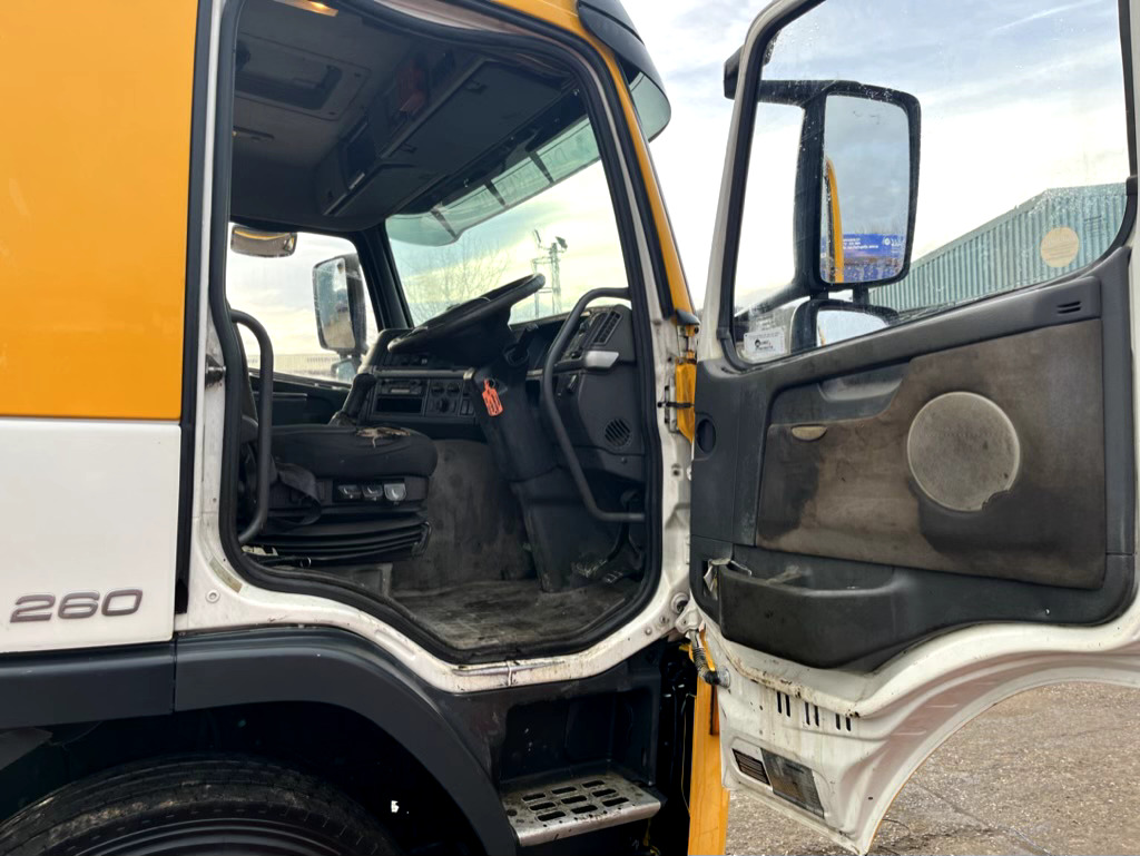 Камион со кабинска шасија VOLVO FM9 260 6X2: слика 10 Камион со кабинска шасија VOLVO FM9 260 6X2: слика 10