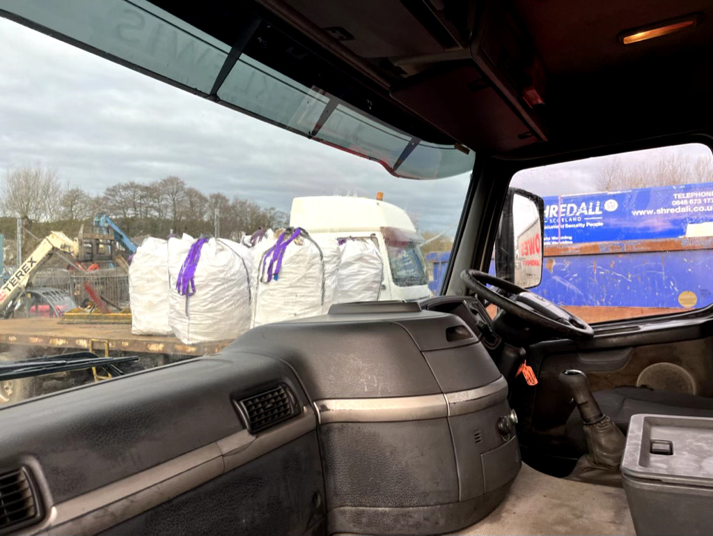 Камион со кабинска шасија VOLVO FM9 260 6X2: слика 15 Камион со кабинска шасија VOLVO FM9 260 6X2: слика 15