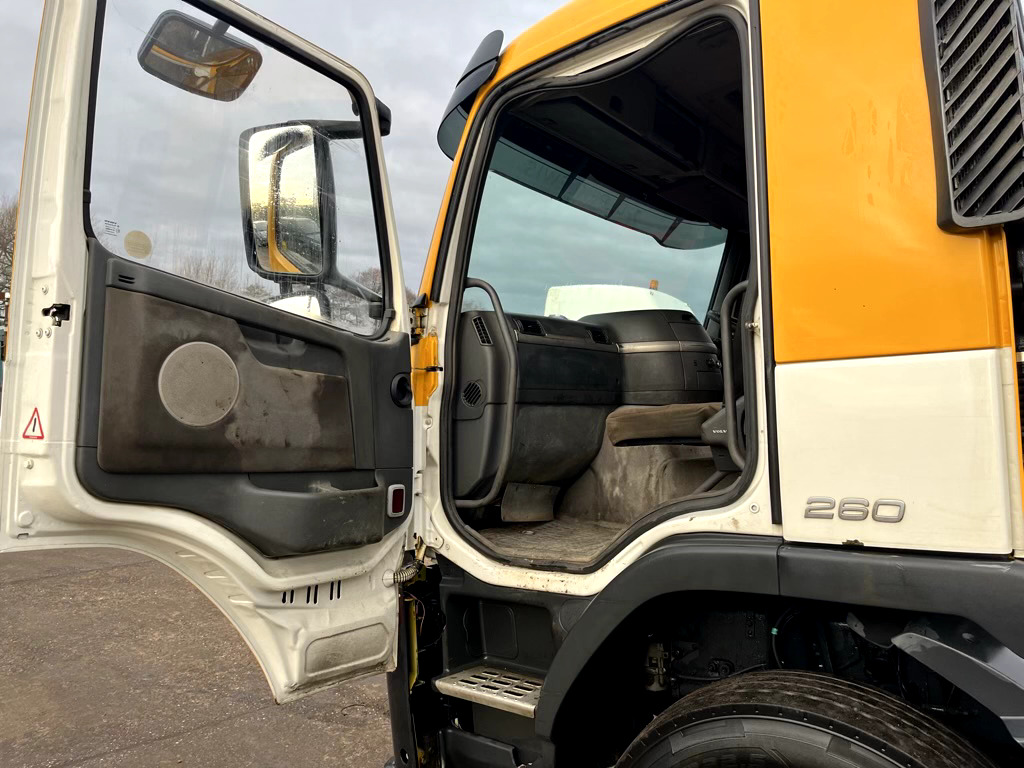 Камион со кабинска шасија VOLVO FM9 260 6X2: слика 18 Камион со кабинска шасија VOLVO FM9 260 6X2: слика 18