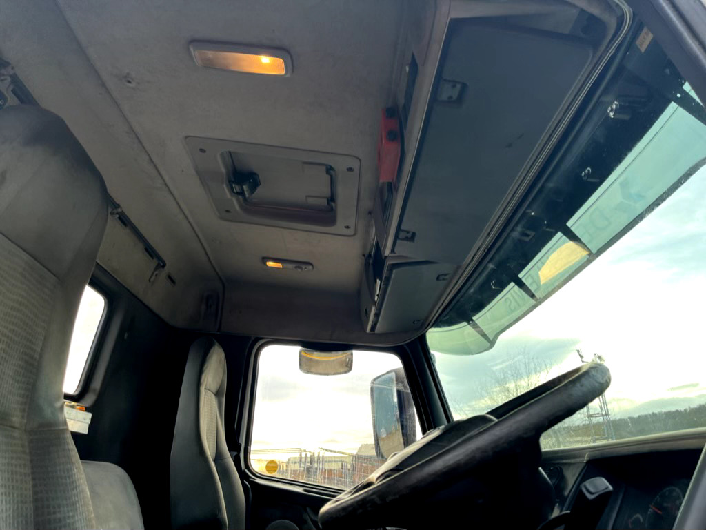 Камион со кабинска шасија VOLVO FM9 260 6X2: слика 12 Камион со кабинска шасија VOLVO FM9 260 6X2: слика 12