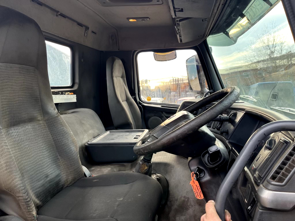 Камион со кабинска шасија VOLVO FM9 260 6X2: слика 19 Камион со кабинска шасија VOLVO FM9 260 6X2: слика 19