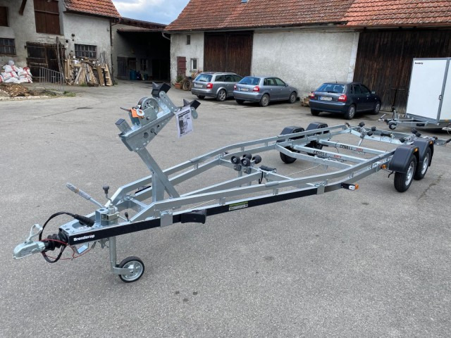 Brenderup Premium Bootsanhänger 242000TB SR mit Superrollen, 2,0 to. 7,2m/ 24 Fuß - Приколка за чамец: слика 1 Brenderup Premium Bootsanhänger 242000TB SR mit Superrollen, 2,0 to. 7,2m/ 24 Fuß - Приколка за чамец: слика 1