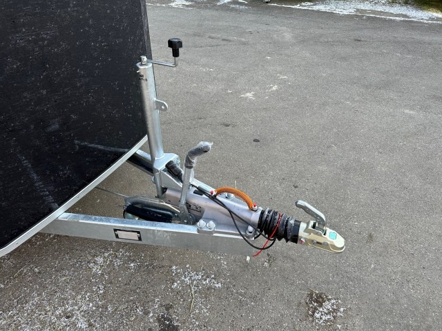 Cheval Liberte Debon Roadster 800 Alu + Türe 3500 kg, 100 km/h, 435x202x202cm - Приколка сандучар: слика 2 Cheval Liberte Debon Roadster 800 Alu + Türe 3500 kg, 100 km/h, 435x202x202cm - Приколка сандучар: слика 2