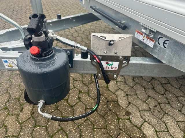 Humbaur HUK 273117 Heckkipper 2,7 t. AkkuFlex 3140 x 1750 x 300 mm - Кипер приколка: слика 2 Humbaur HUK 273117 Heckkipper 2,7 t. AkkuFlex 3140 x 1750 x 300 mm - Кипер приколка: слика 2