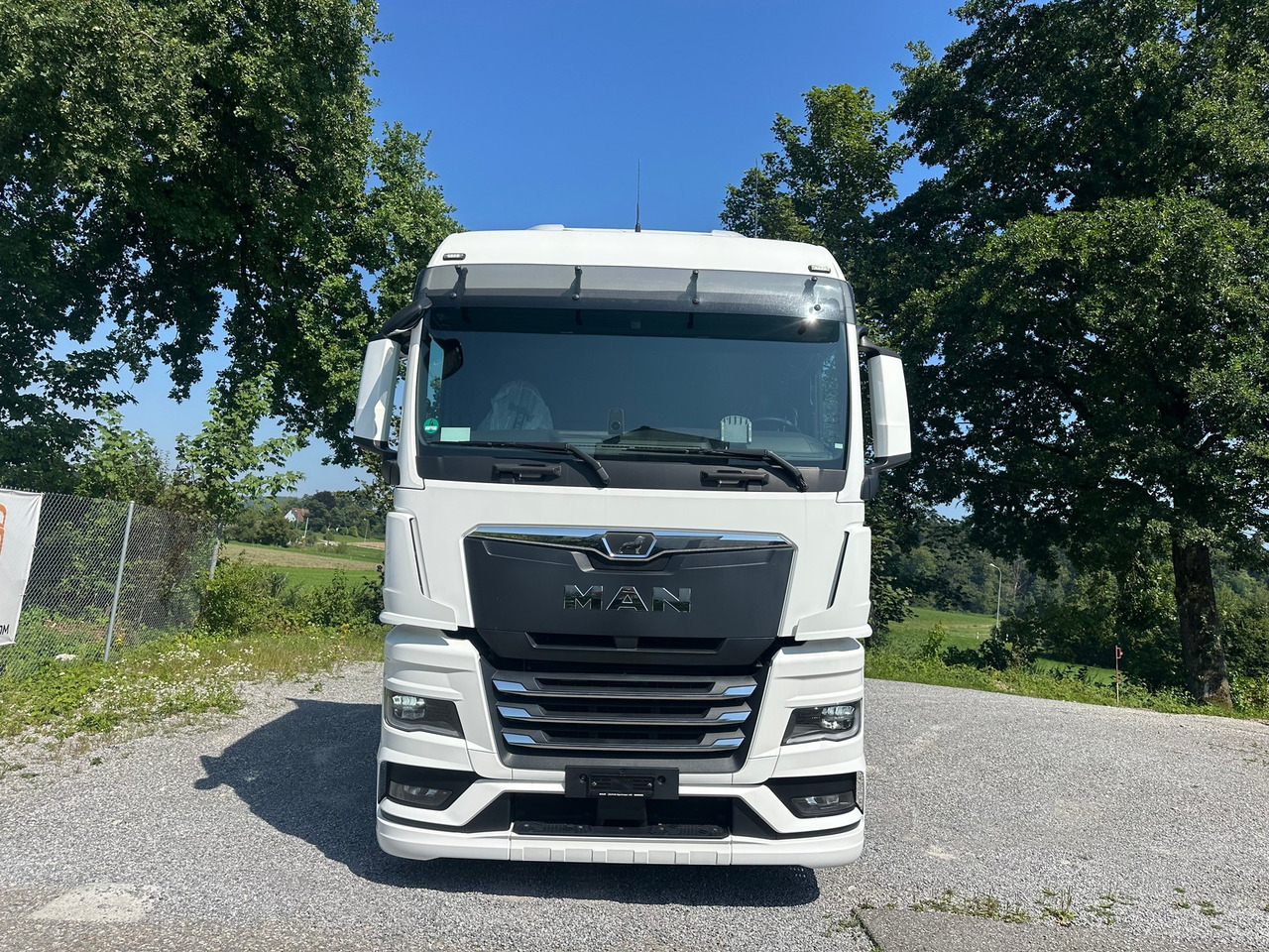 MAN TGX 18.470 4x2 Lowliner 2Tank LED - Камион влекач: слика 3 MAN TGX 18.470 4x2 Lowliner 2Tank LED - Камион влекач: слика 3
